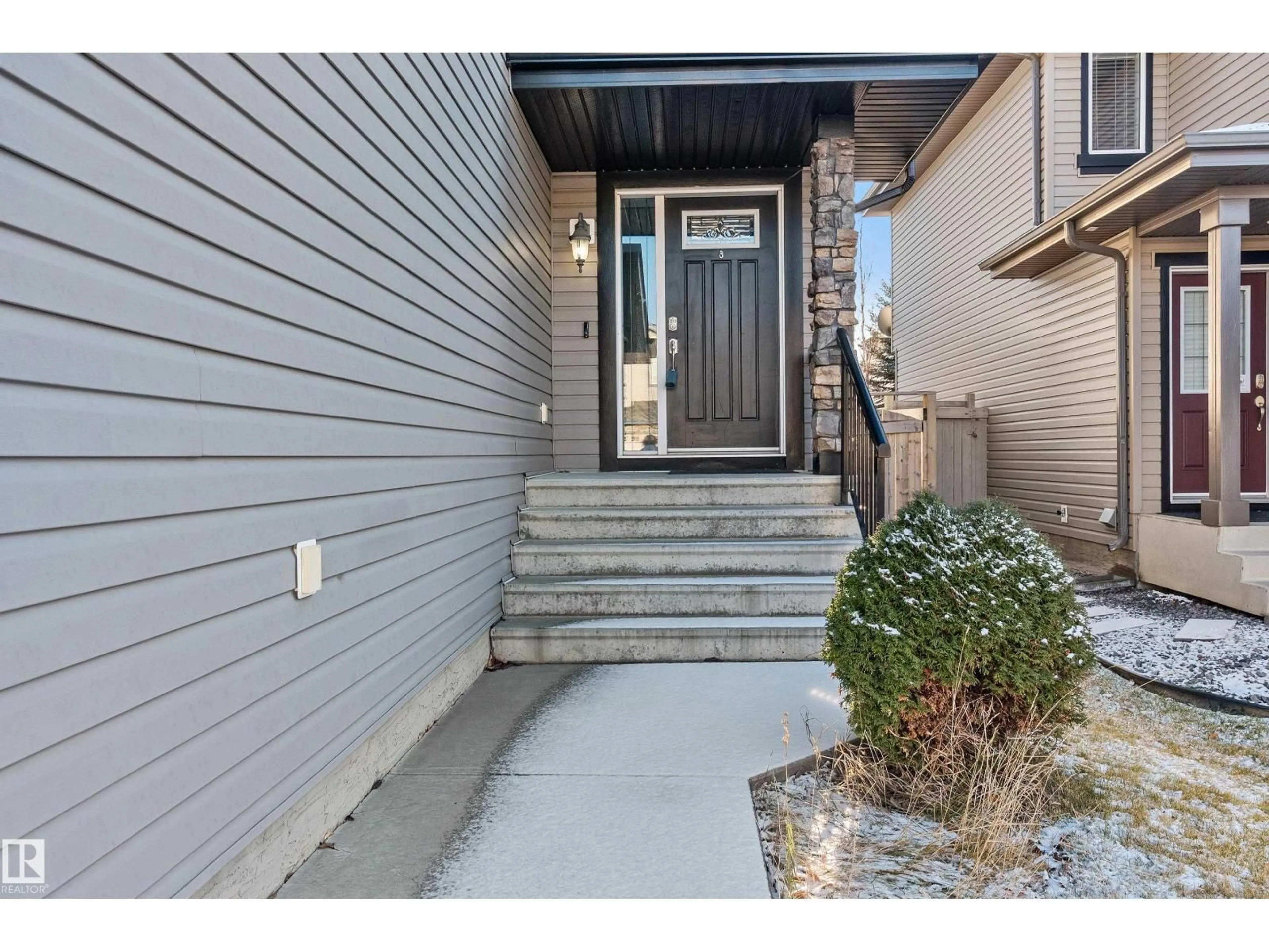 Indoor entryway for SW - 6963 19A AV, Edmonton Alberta T6X0L7