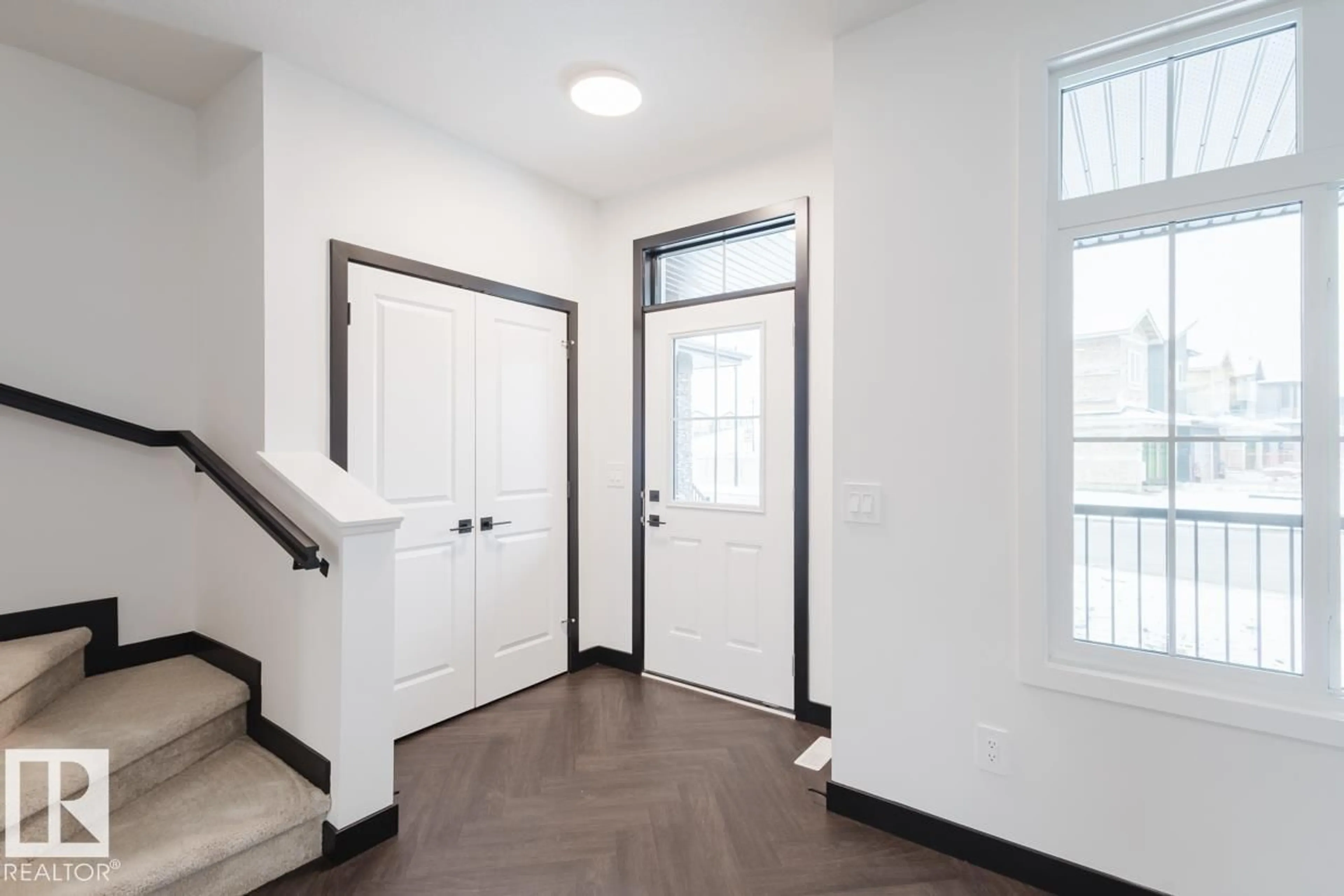 Indoor entryway for 2124 CROSSBILL LN, Edmonton Alberta T6W4V8