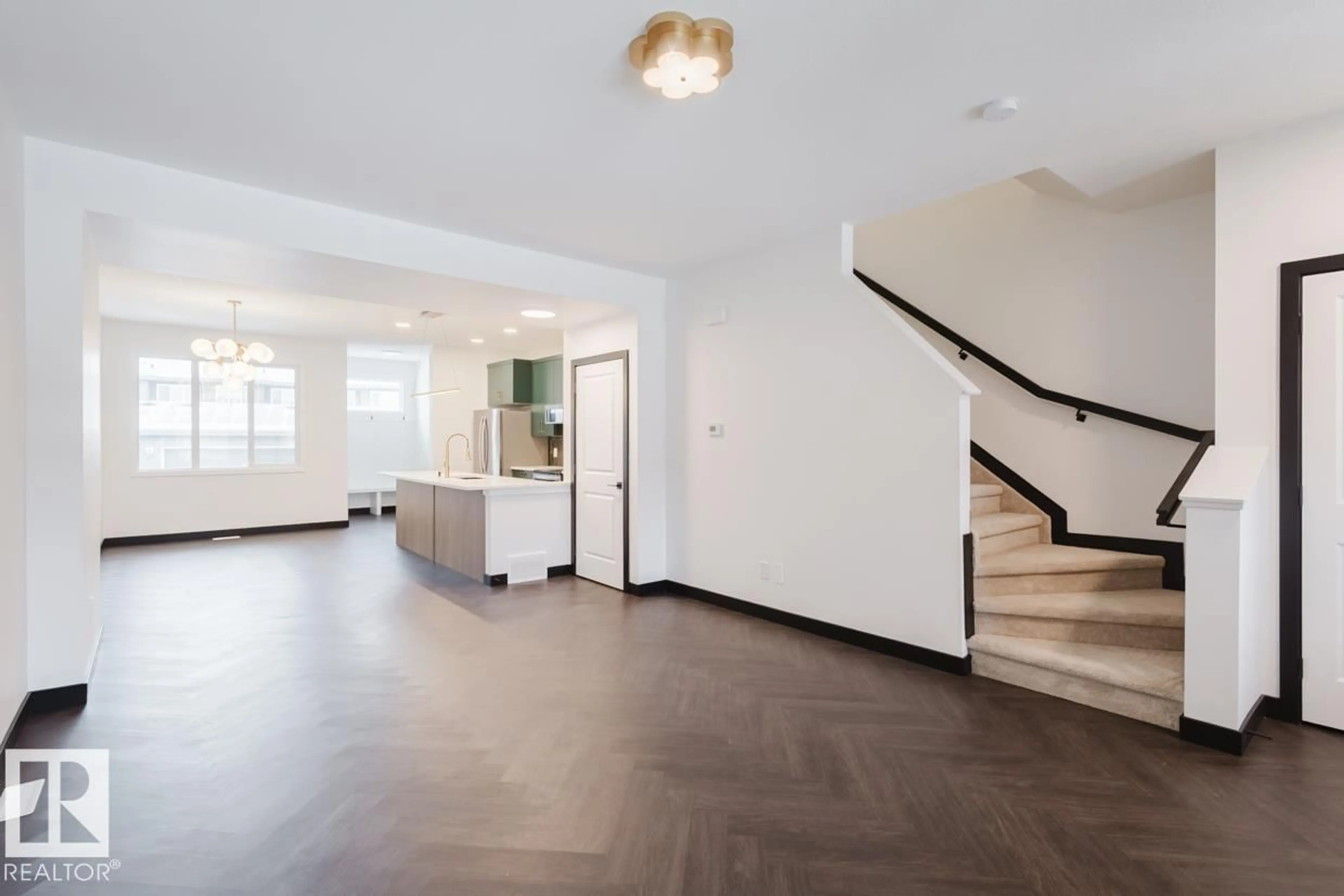 Indoor entryway for 2124 CROSSBILL LN, Edmonton Alberta T6W4V8