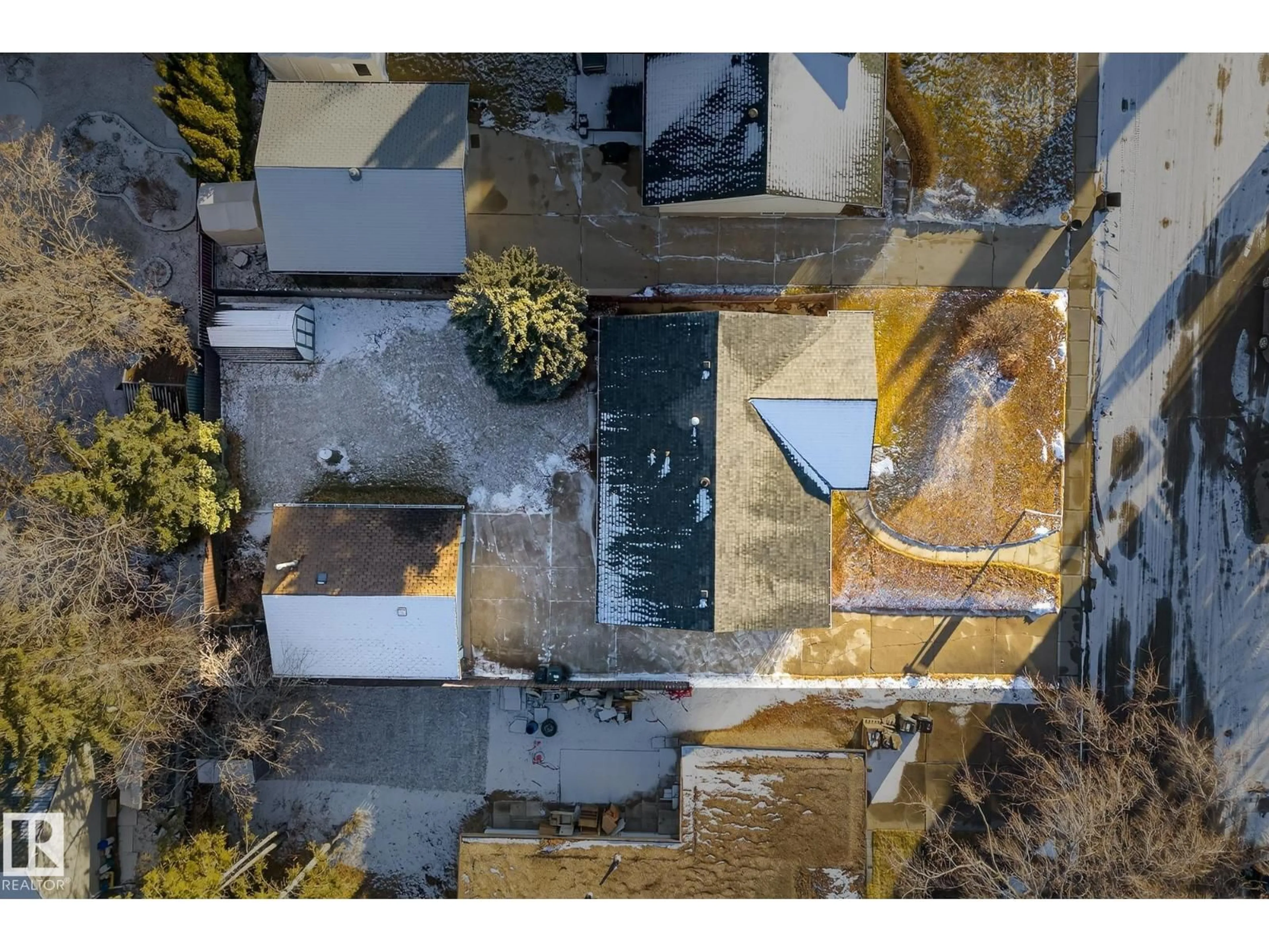 A pic from outside/outdoor area/front of a property/back of a property/a pic from drone, street for 19 GRANT AV, Sherwood Park Alberta T8A3B7