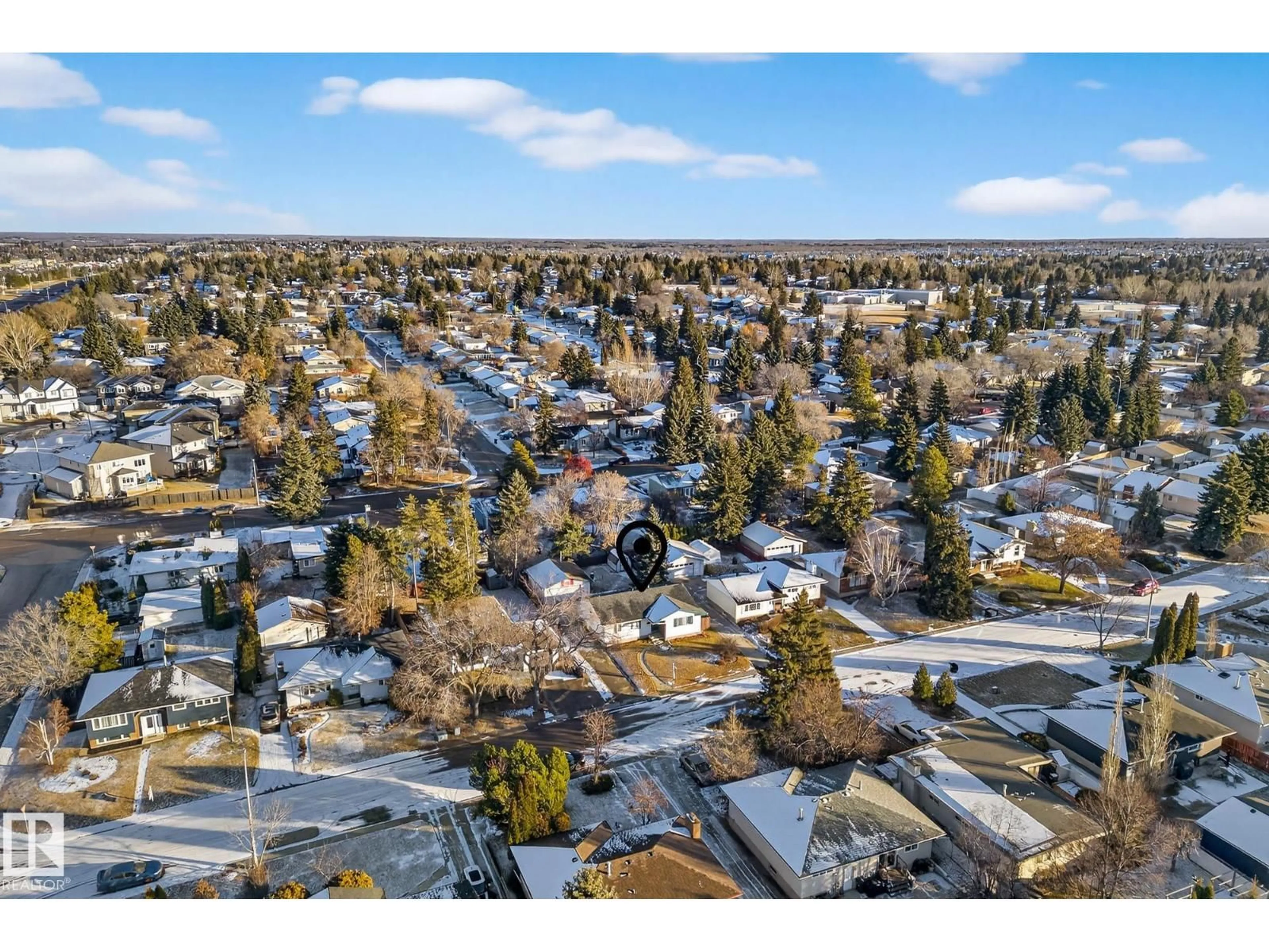 A pic from outside/outdoor area/front of a property/back of a property/a pic from drone, street for 19 GRANT AV, Sherwood Park Alberta T8A3B7