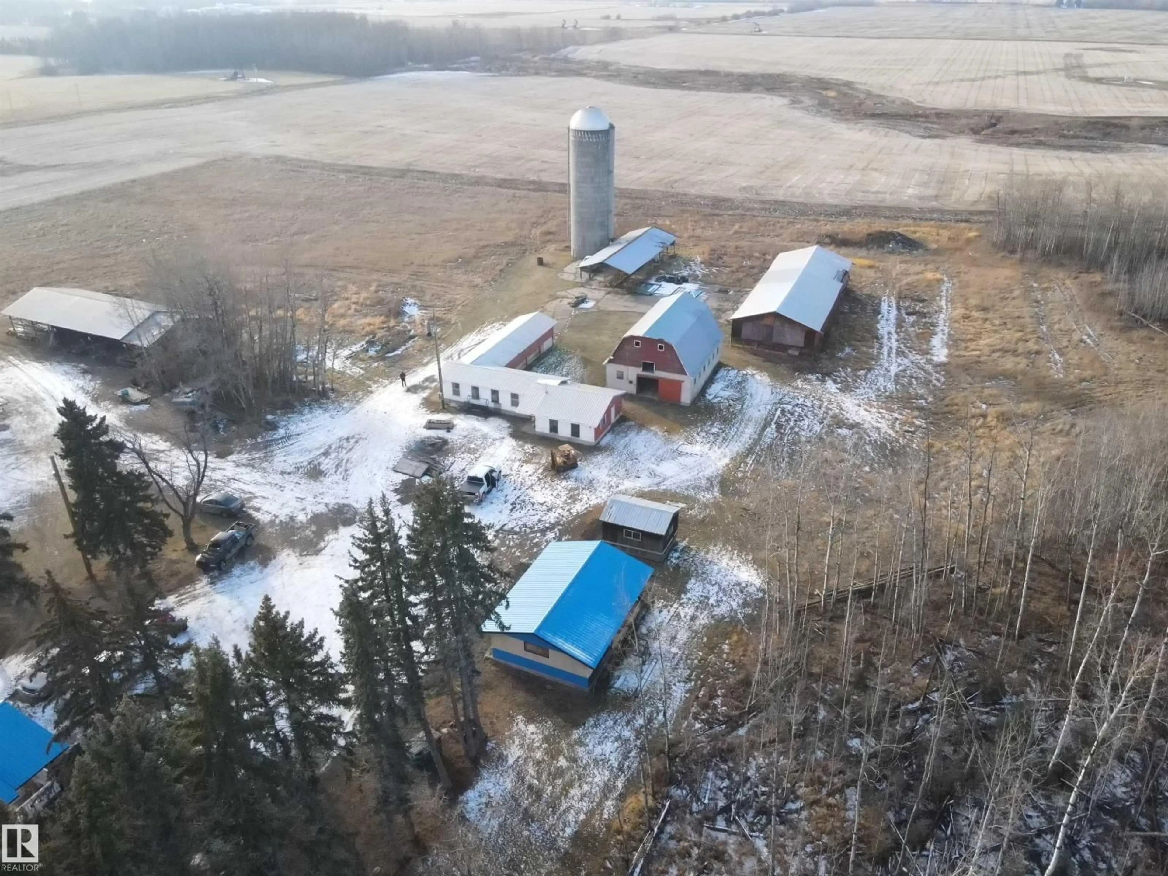 A pic from outside/outdoor area/front of a property/back of a property/a pic from drone, building for 49054 RGE RD 13, Rural Leduc County Alberta T0C2P0