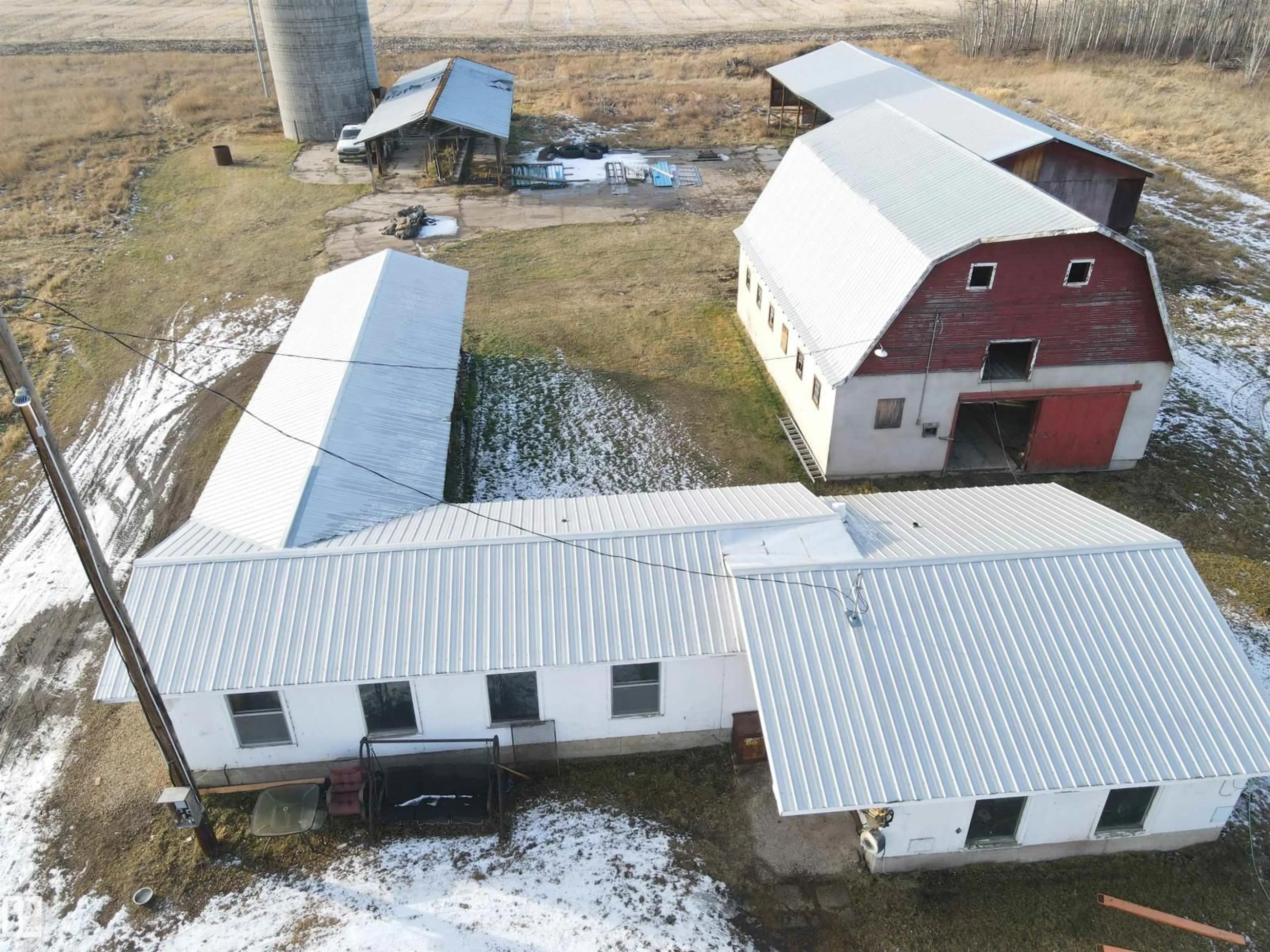 A pic from outside/outdoor area/front of a property/back of a property/a pic from drone, building for 49054 RGE RD 13, Rural Leduc County Alberta T0C2P0