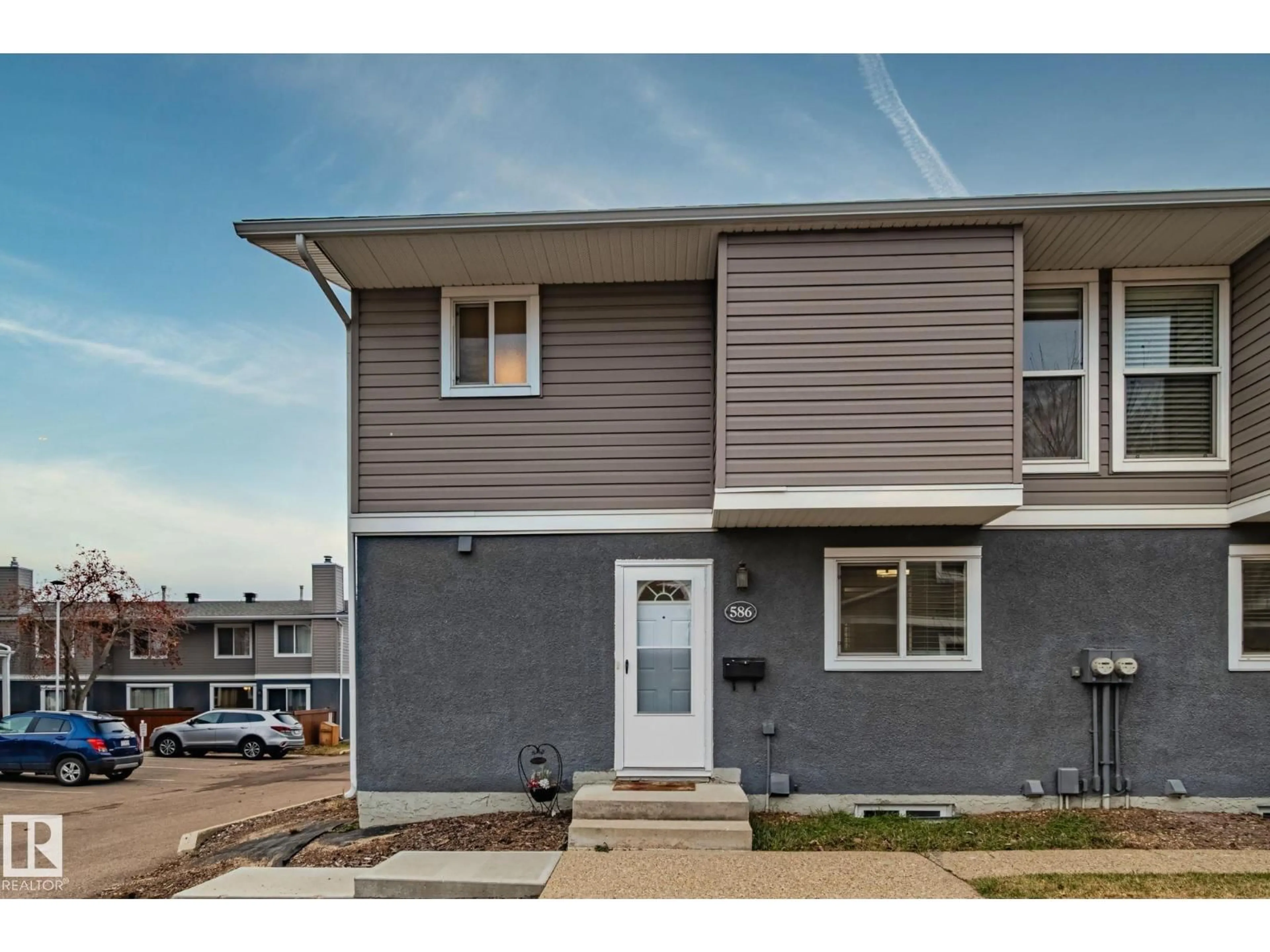 Home with vinyl exterior material, street for 586 LAKEWOOD RD, Edmonton Alberta T6K3Y1