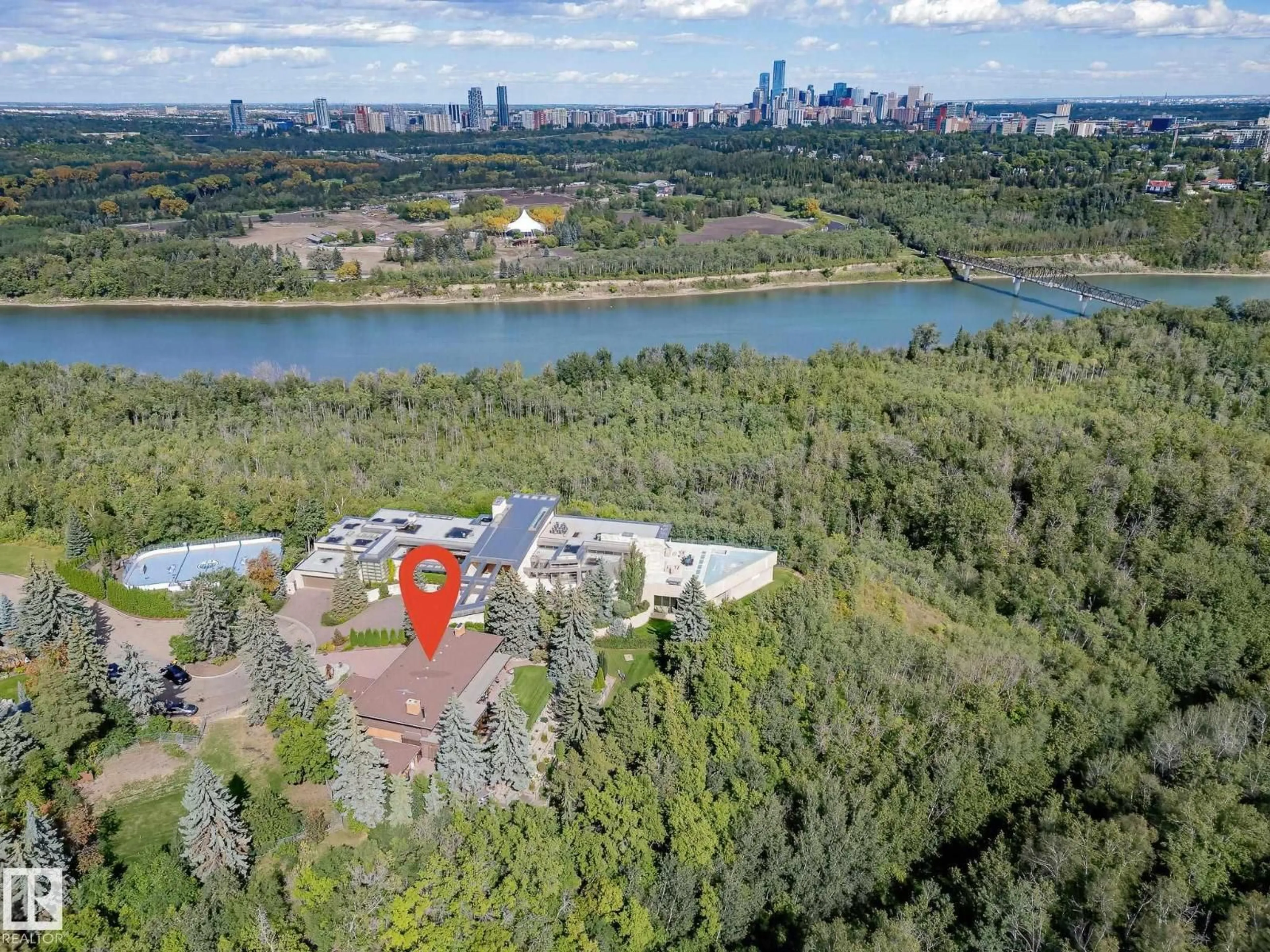 A pic from outside/outdoor area/front of a property/back of a property/a pic from drone, water/lake/river/ocean view for 8 VALLEYVIEW PT, Edmonton Alberta T5R5T4