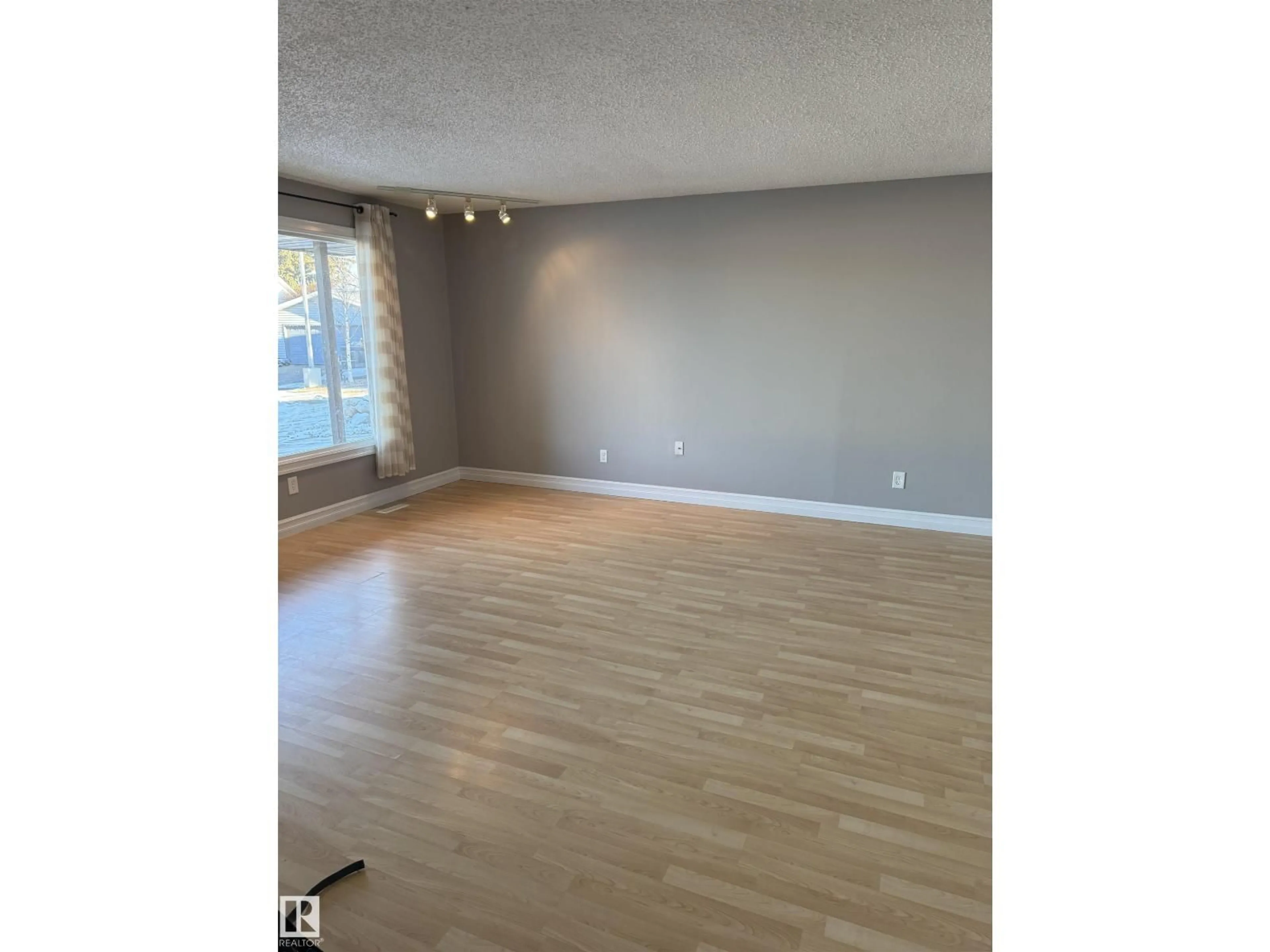 A pic of a room for 4111 32 AV, Edmonton Alberta T6L3W6