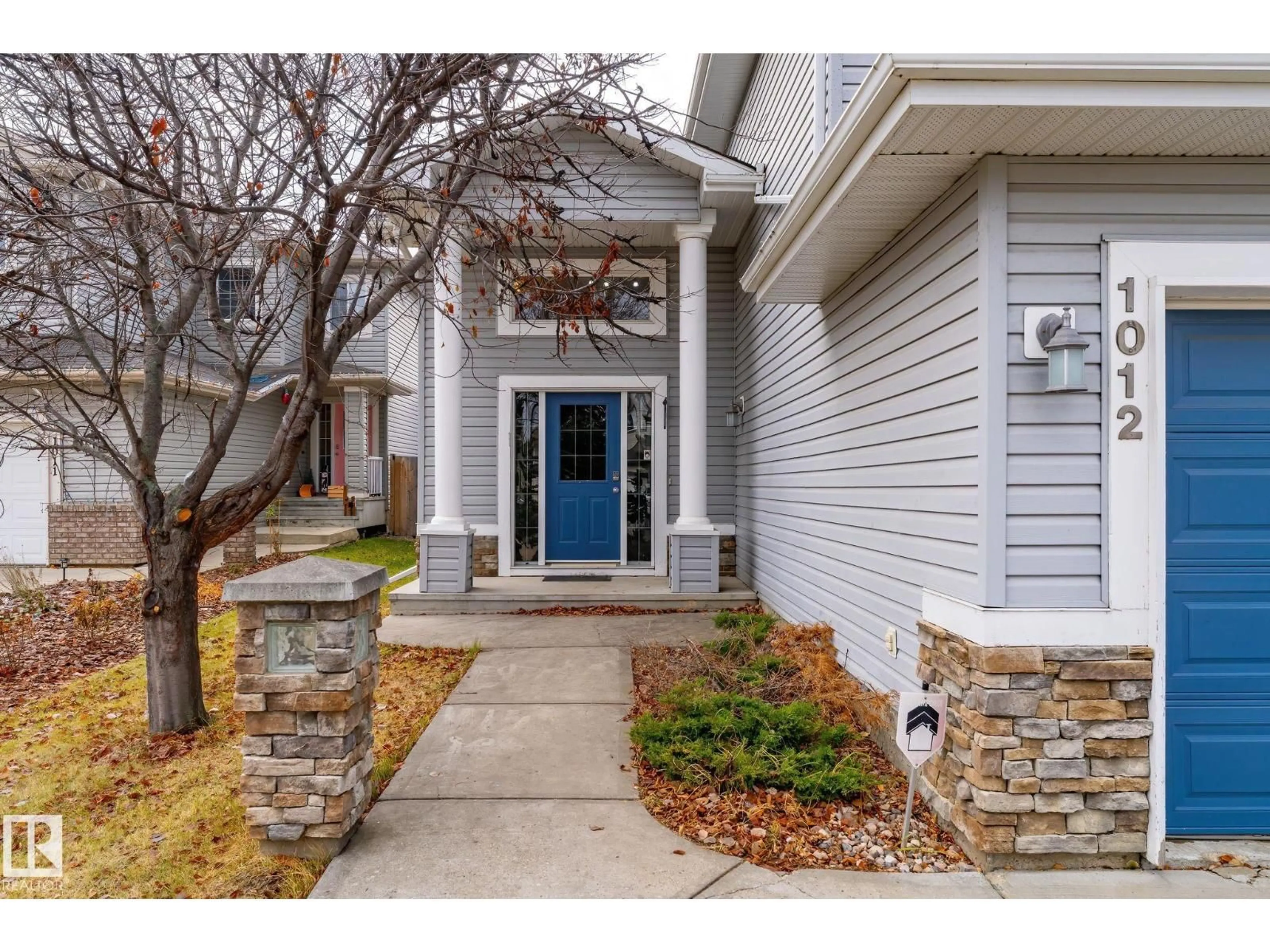 Indoor entryway for 1012 WESTERRA PL, Stony Plain Alberta T7Z2W9