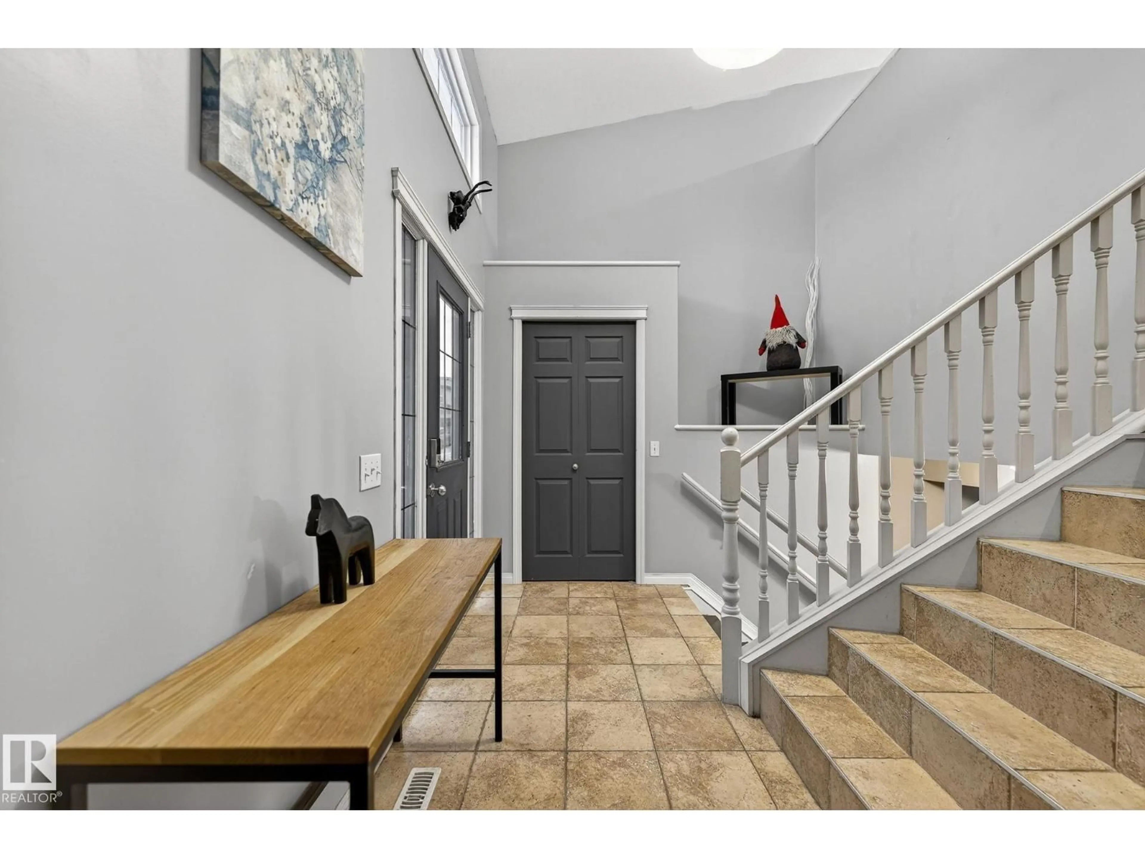Indoor entryway for 1012 WESTERRA PL, Stony Plain Alberta T7Z2W9