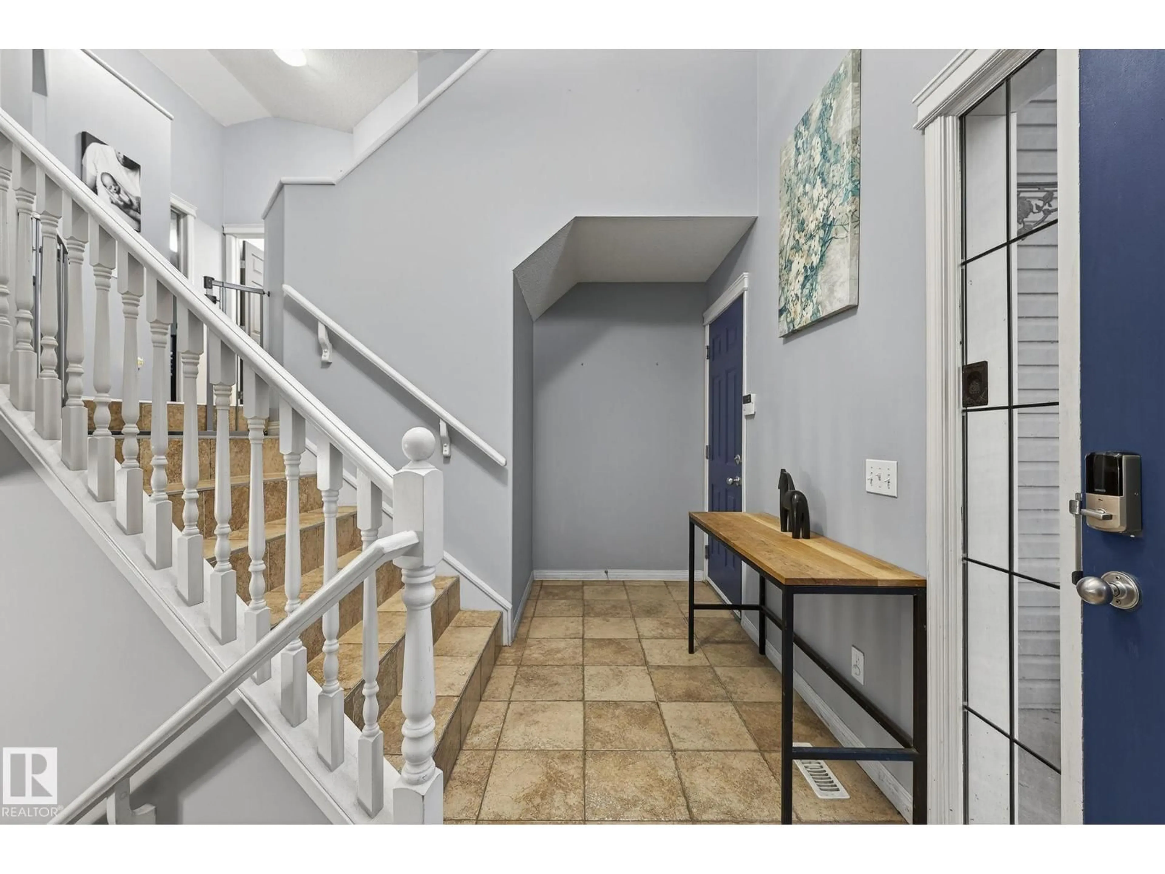 Indoor entryway for 1012 WESTERRA PL, Stony Plain Alberta T7Z2W9