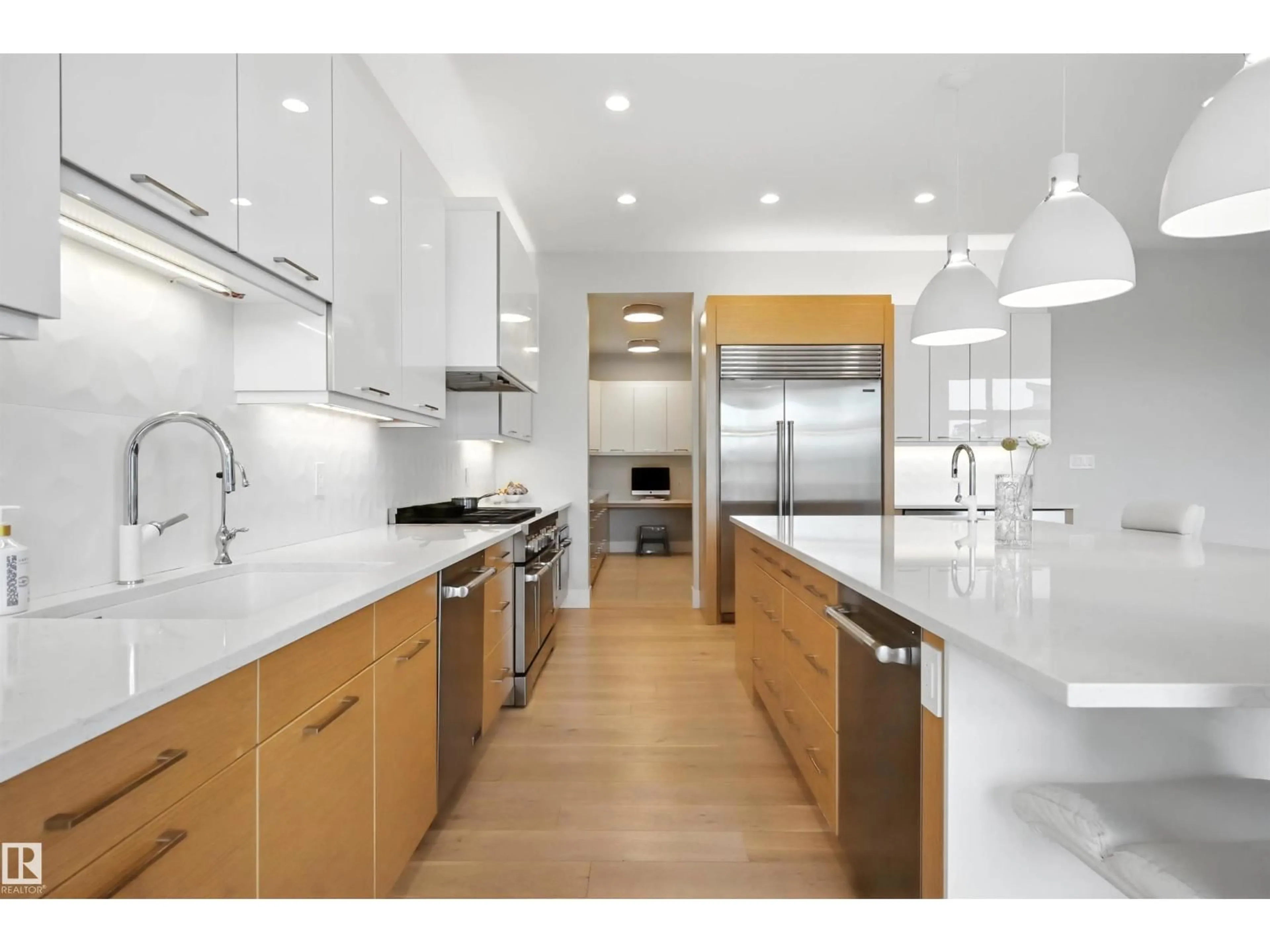 Contemporary kitchen, unknown for 2620 WHEATON CL NW, Edmonton Alberta T6W2X5