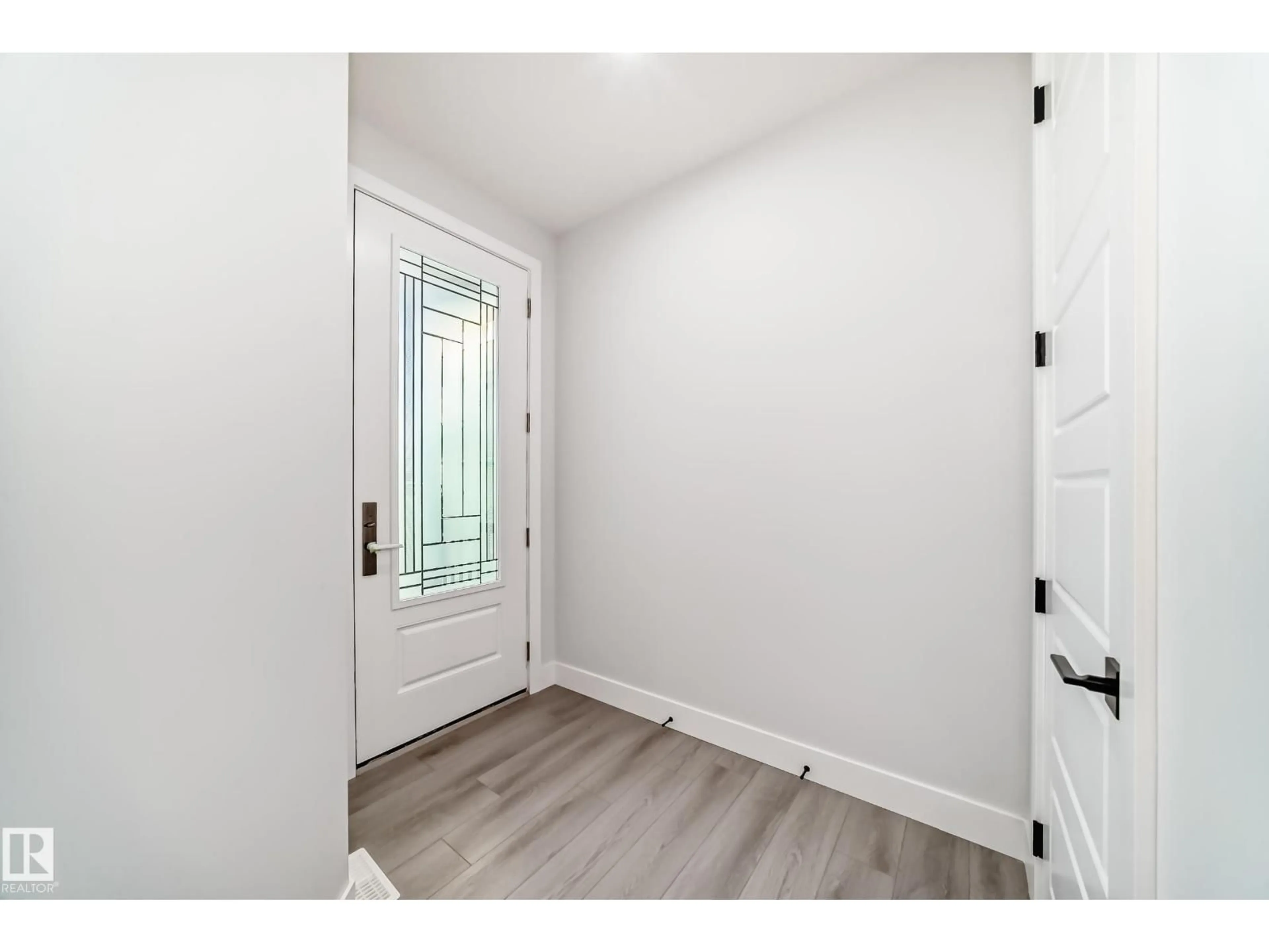 Indoor entryway for 4 EDGEFIELD WY, St. Albert Alberta T8N8A1