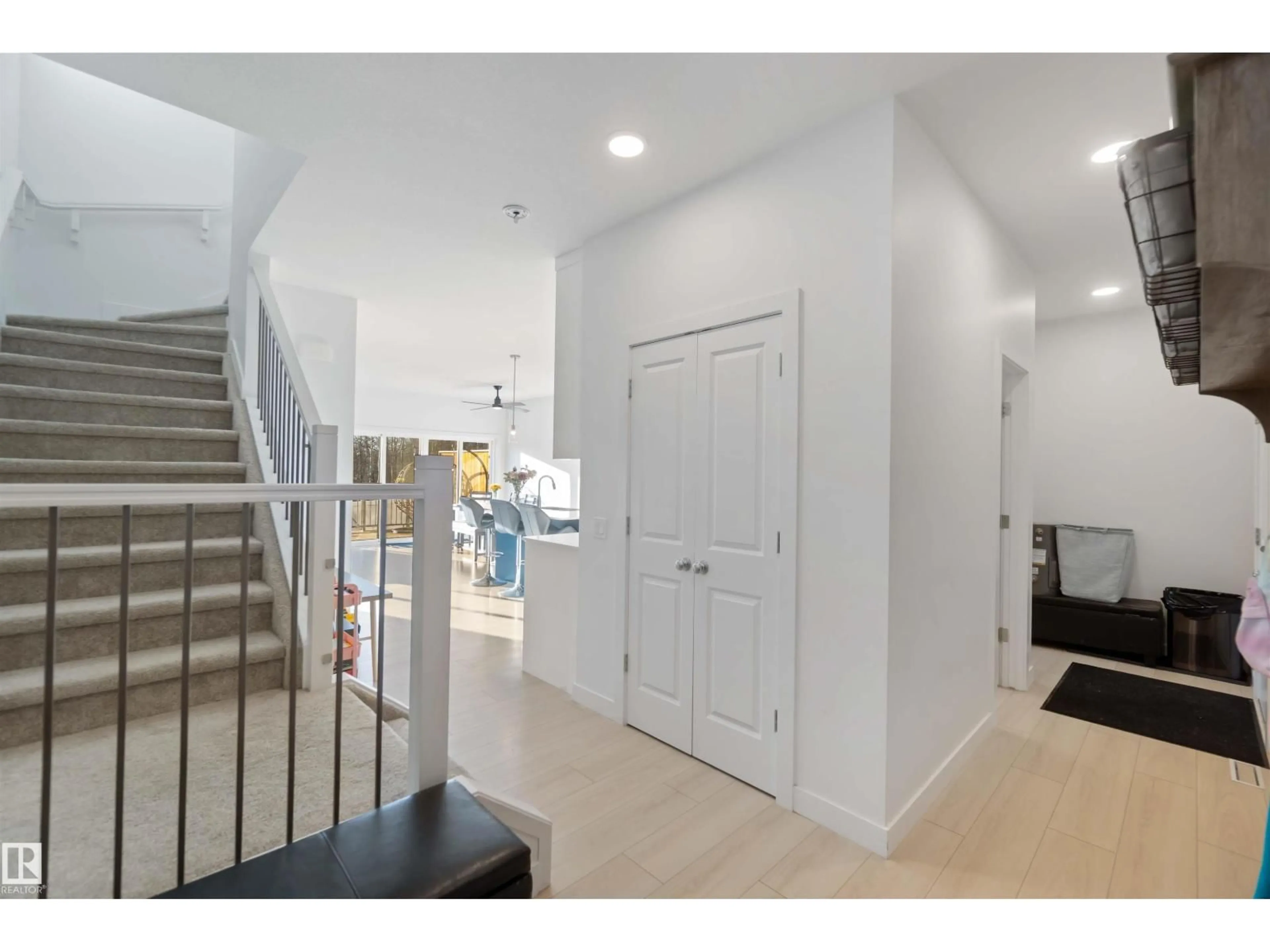 Indoor entryway for 86 HORTON WY, Ardrossan Alberta T8E1B2