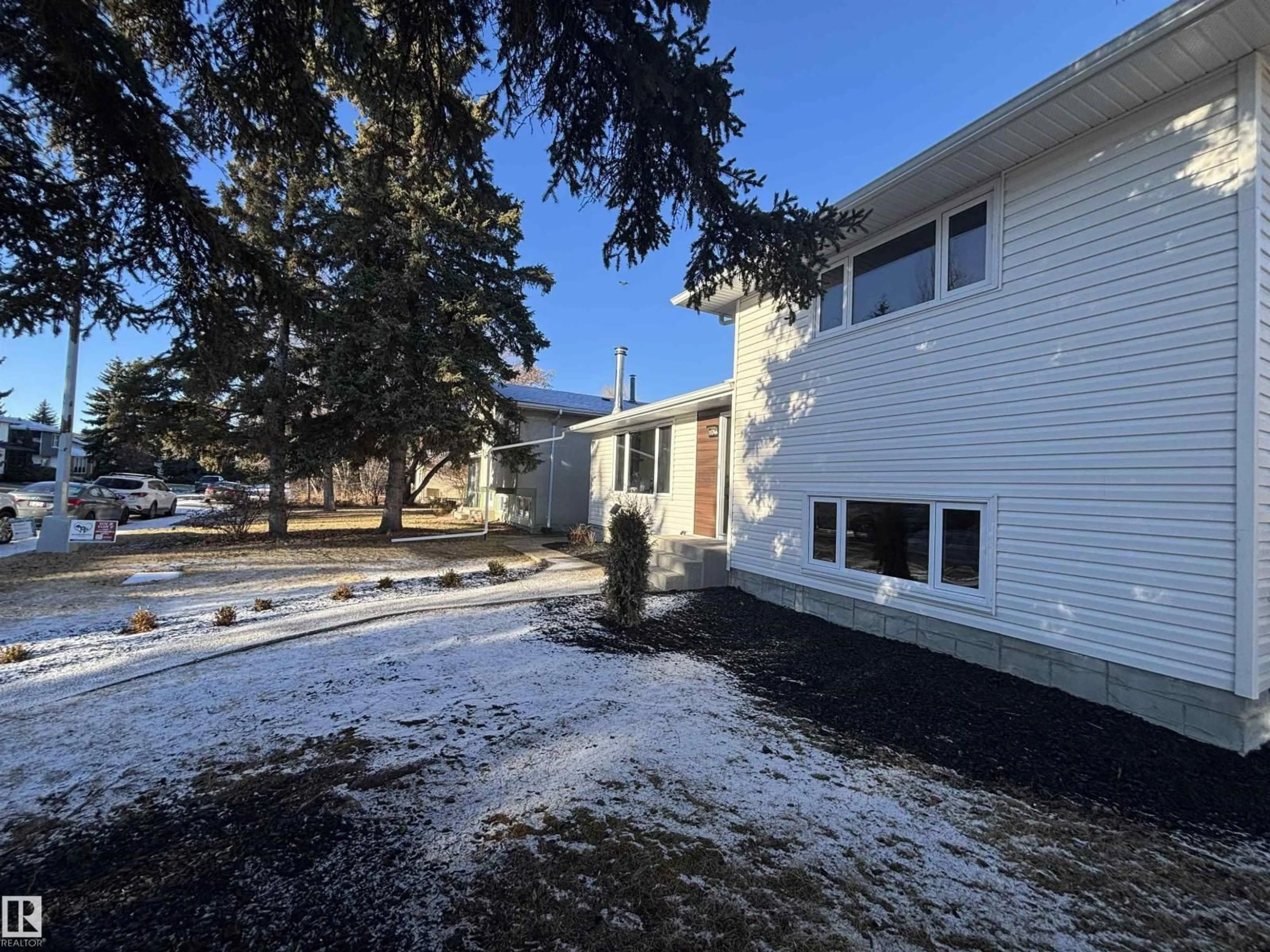 A pic from outside/outdoor area/front of a property/back of a property/a pic from drone, unknown for 11744 37 AV, Edmonton Alberta T6J0J2