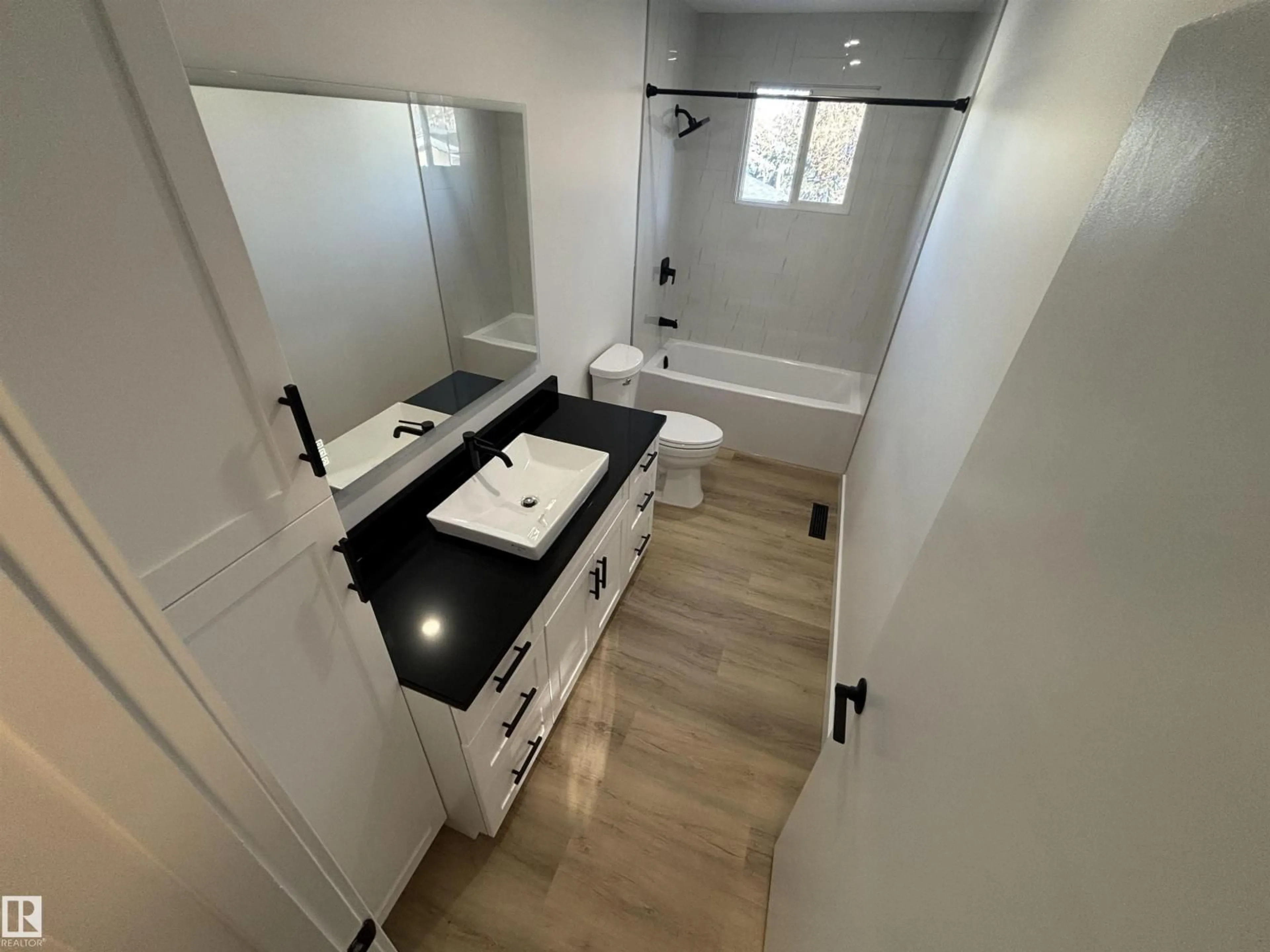 A pic of a room for 11744 37 AV, Edmonton Alberta T6J0J2