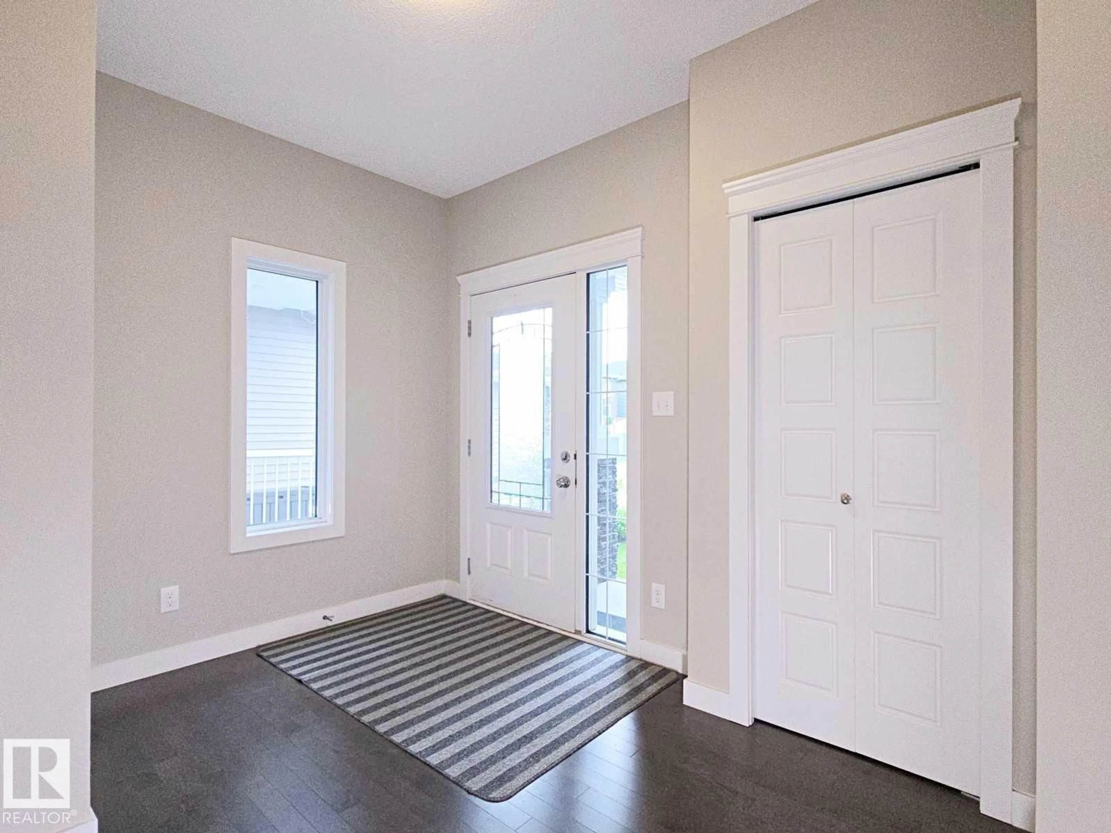 Indoor entryway for SW - 16707 18 AV, Edmonton Alberta T6W3C5