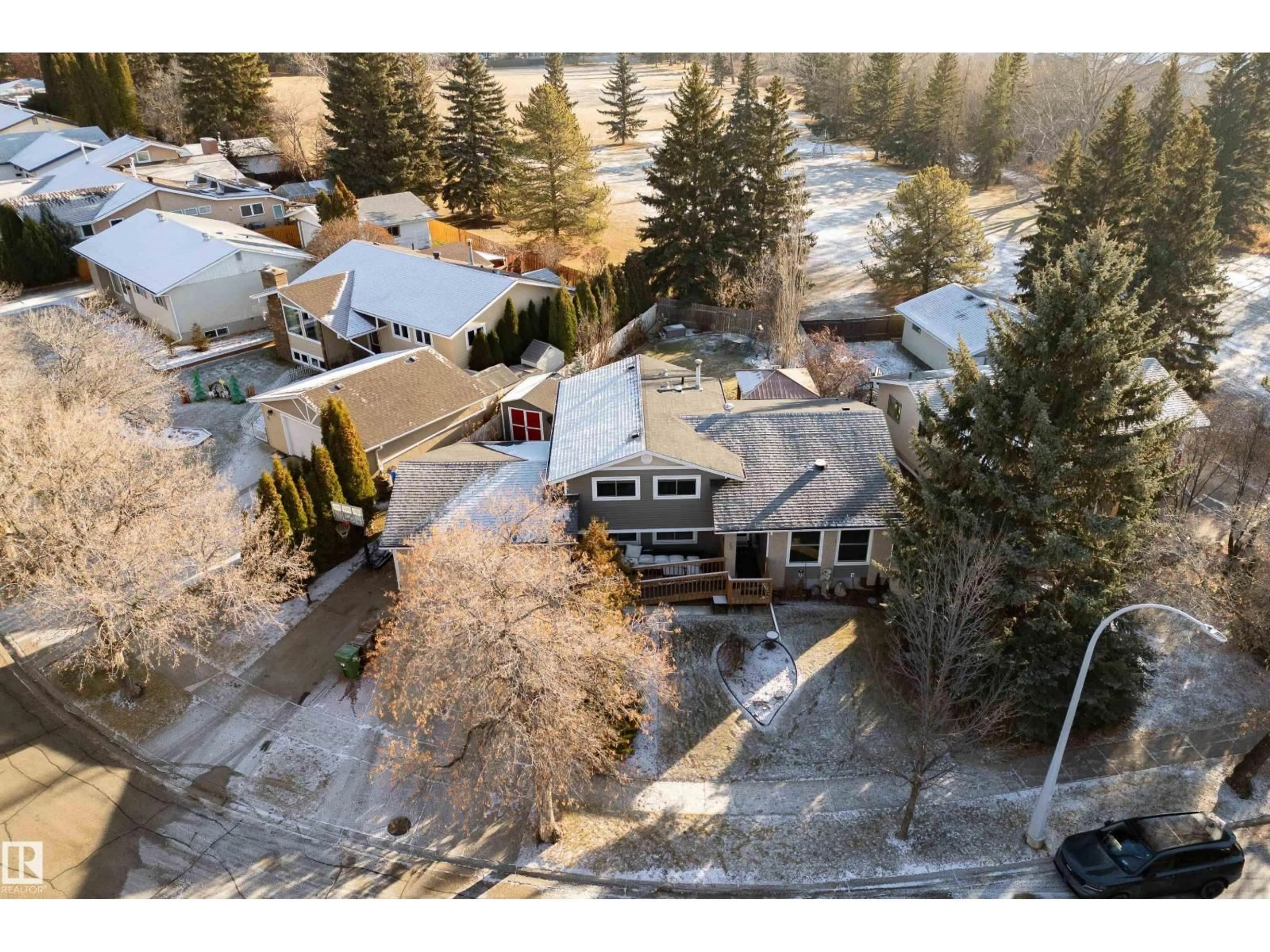 A pic from outside/outdoor area/front of a property/back of a property/a pic from drone, street for 29 MORGAN CRESCENT, St. Albert Alberta T8N2E1