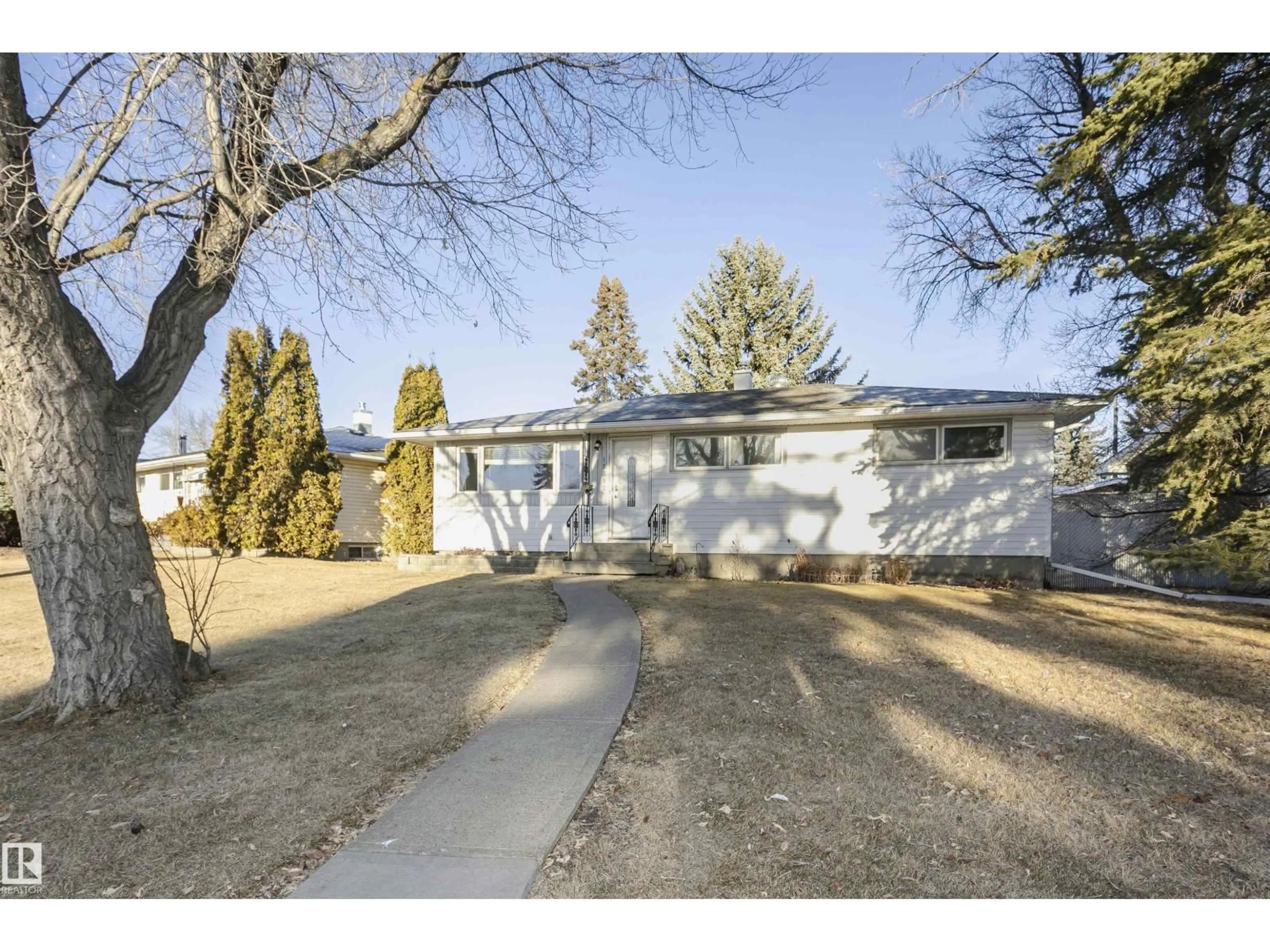 Unknown for 15702 92A AV, Edmonton Alberta T5R5E9