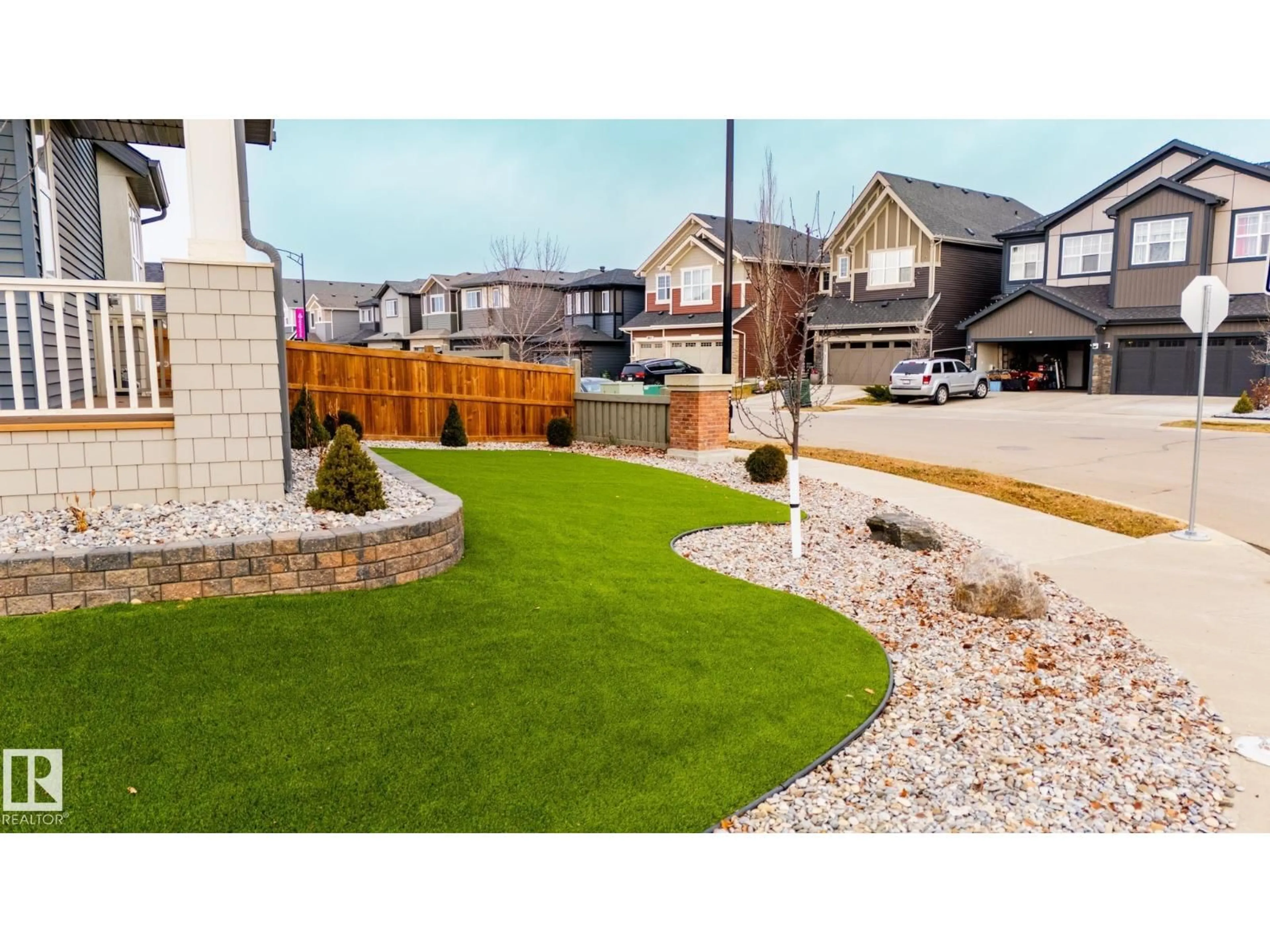 A pic from outside/outdoor area/front of a property/back of a property/a pic from drone, street for 1150 ROSENTHAL BV, Edmonton Alberta T5T7L3