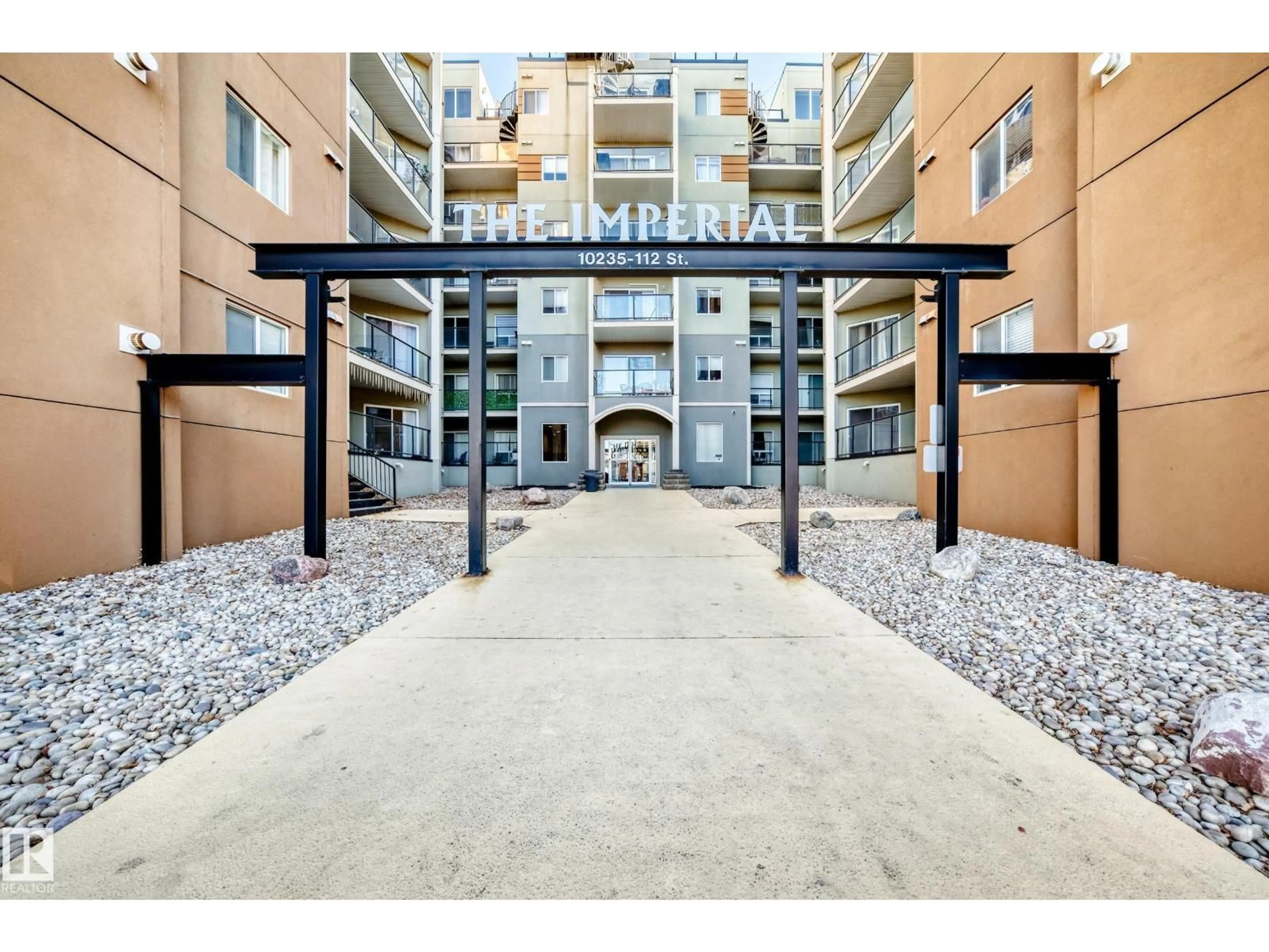 Indoor foyer for #517 - 10235 112 ST, Edmonton Alberta T5K1M7