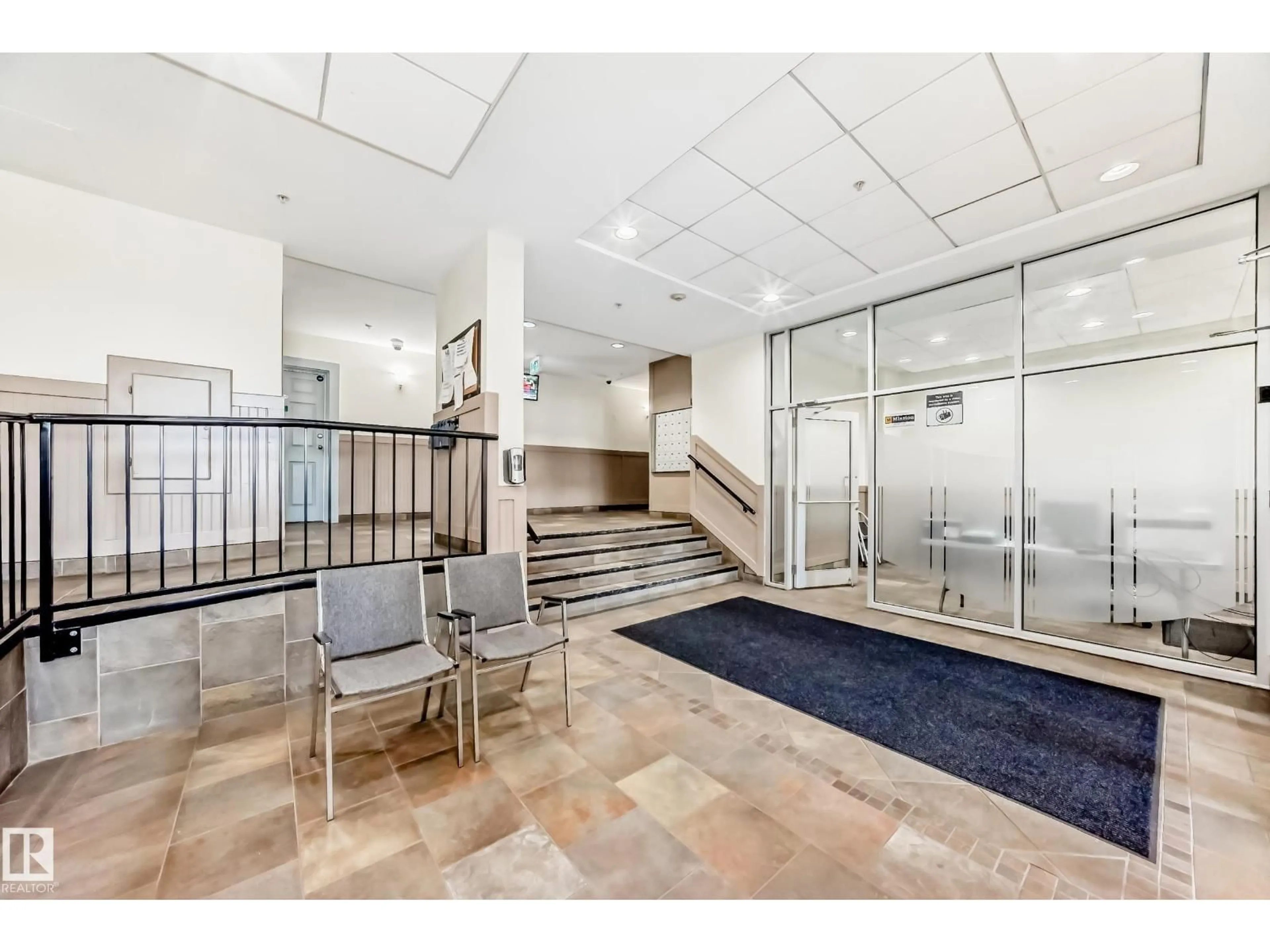 Indoor foyer for #517 - 10235 112 ST, Edmonton Alberta T5K1M7