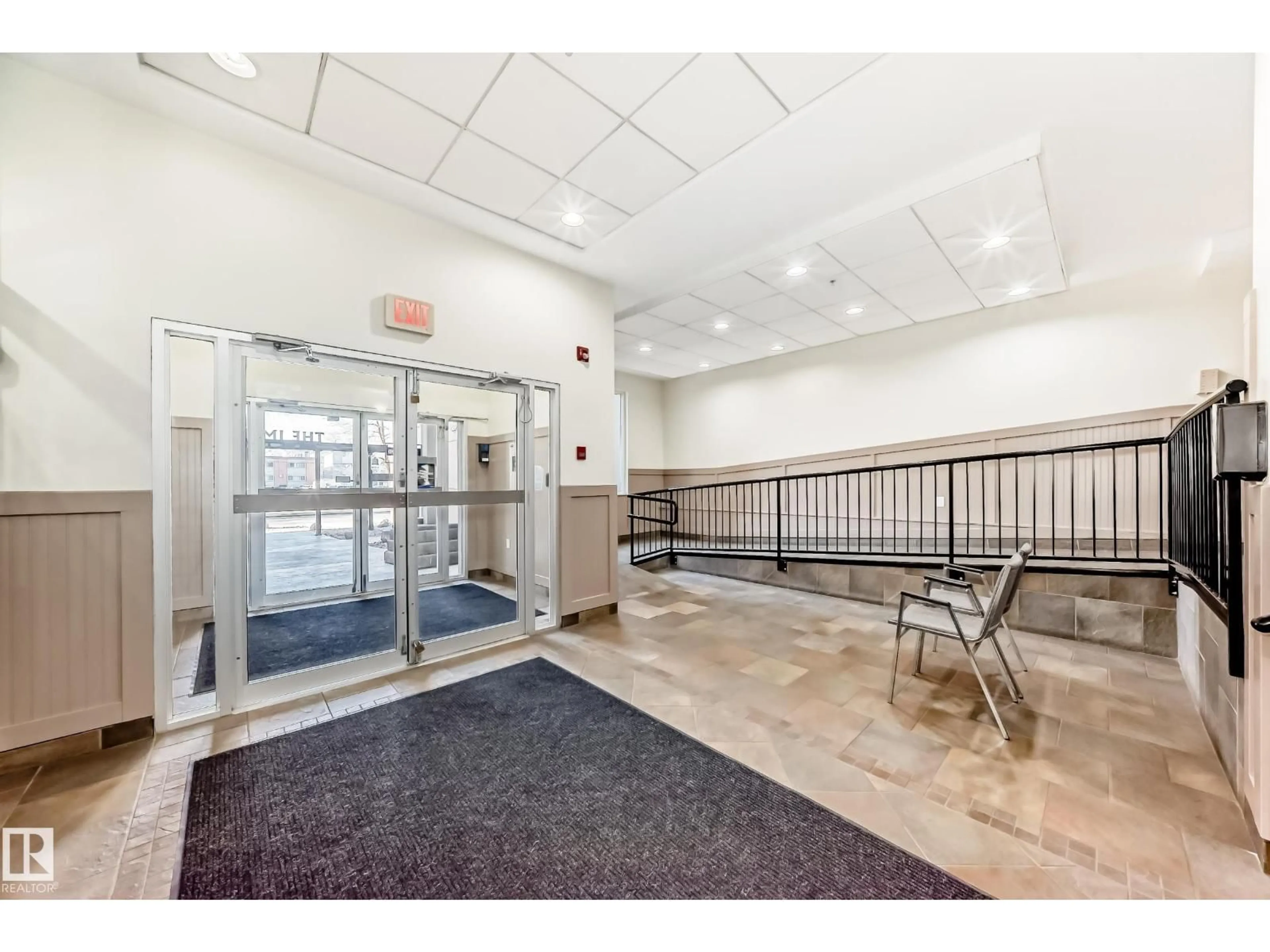 Indoor foyer for #517 - 10235 112 ST, Edmonton Alberta T5K1M7