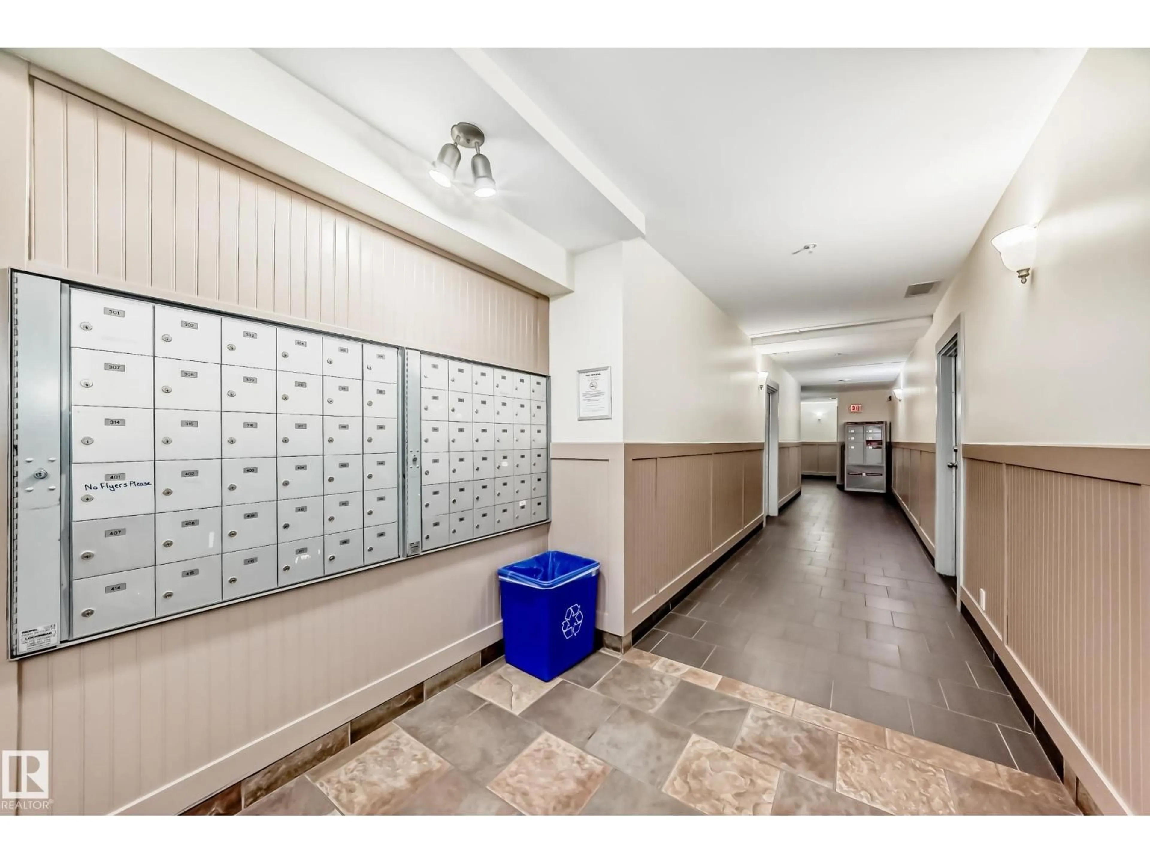 Indoor foyer for #517 - 10235 112 ST, Edmonton Alberta T5K1M7