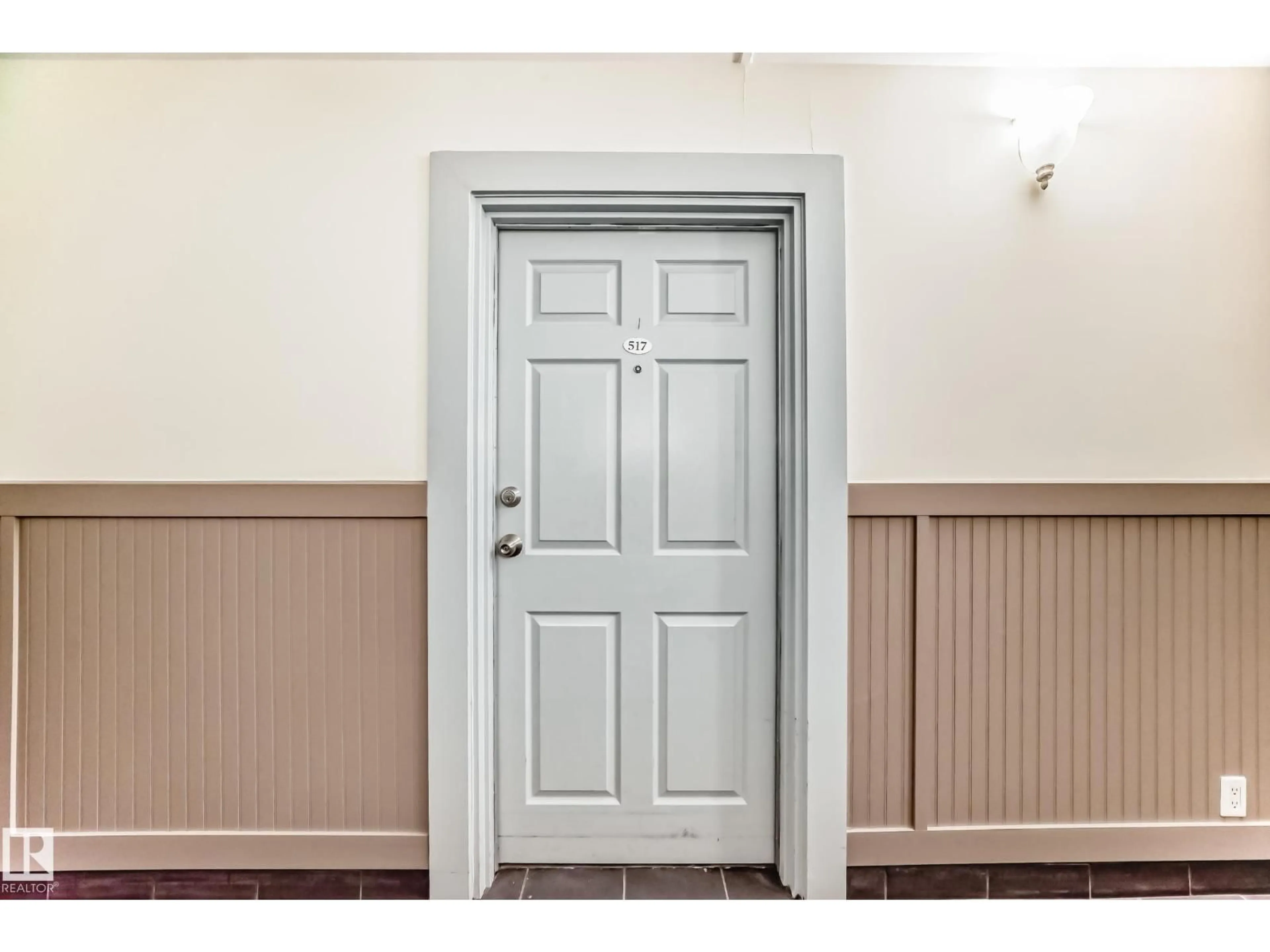 Indoor entryway for #517 - 10235 112 ST, Edmonton Alberta T5K1M7