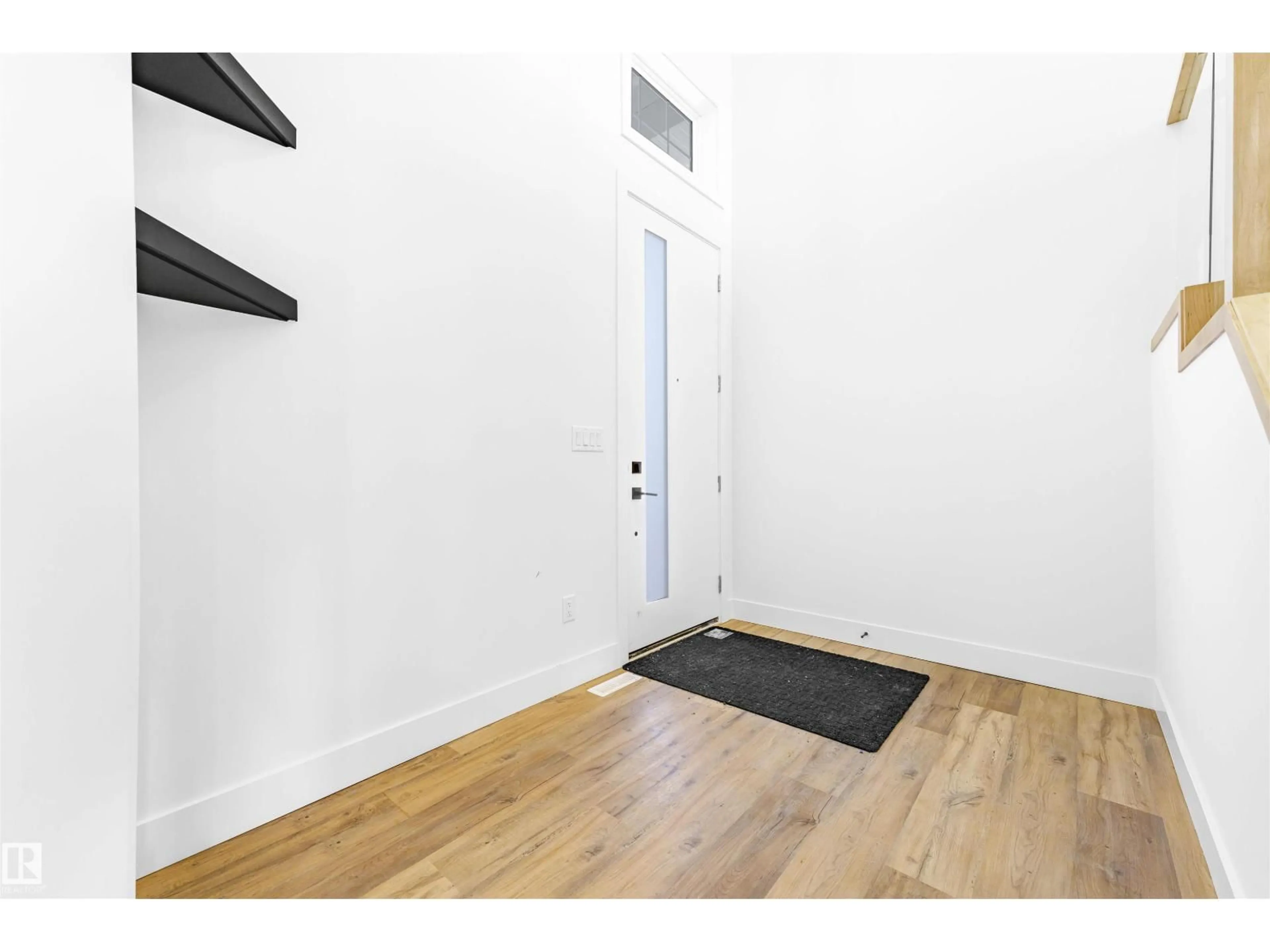 Indoor entryway for 1780 WESTERRA LO, Stony Plain Alberta T7Z0L8