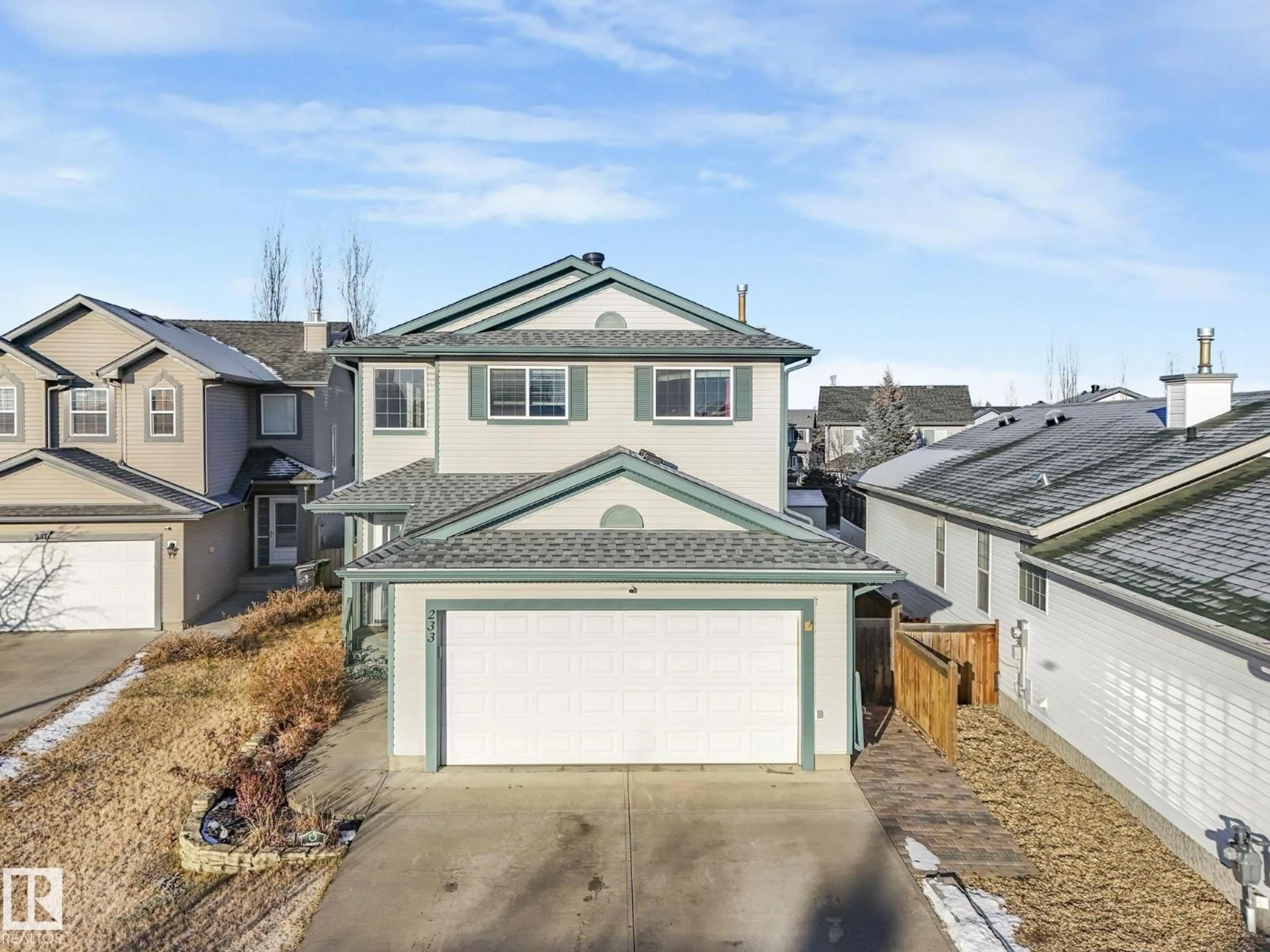 A pic from outside/outdoor area/front of a property/back of a property/a pic from drone, street for 233 WESTWOOD LN, Fort Saskatchewan Alberta T8L4N6