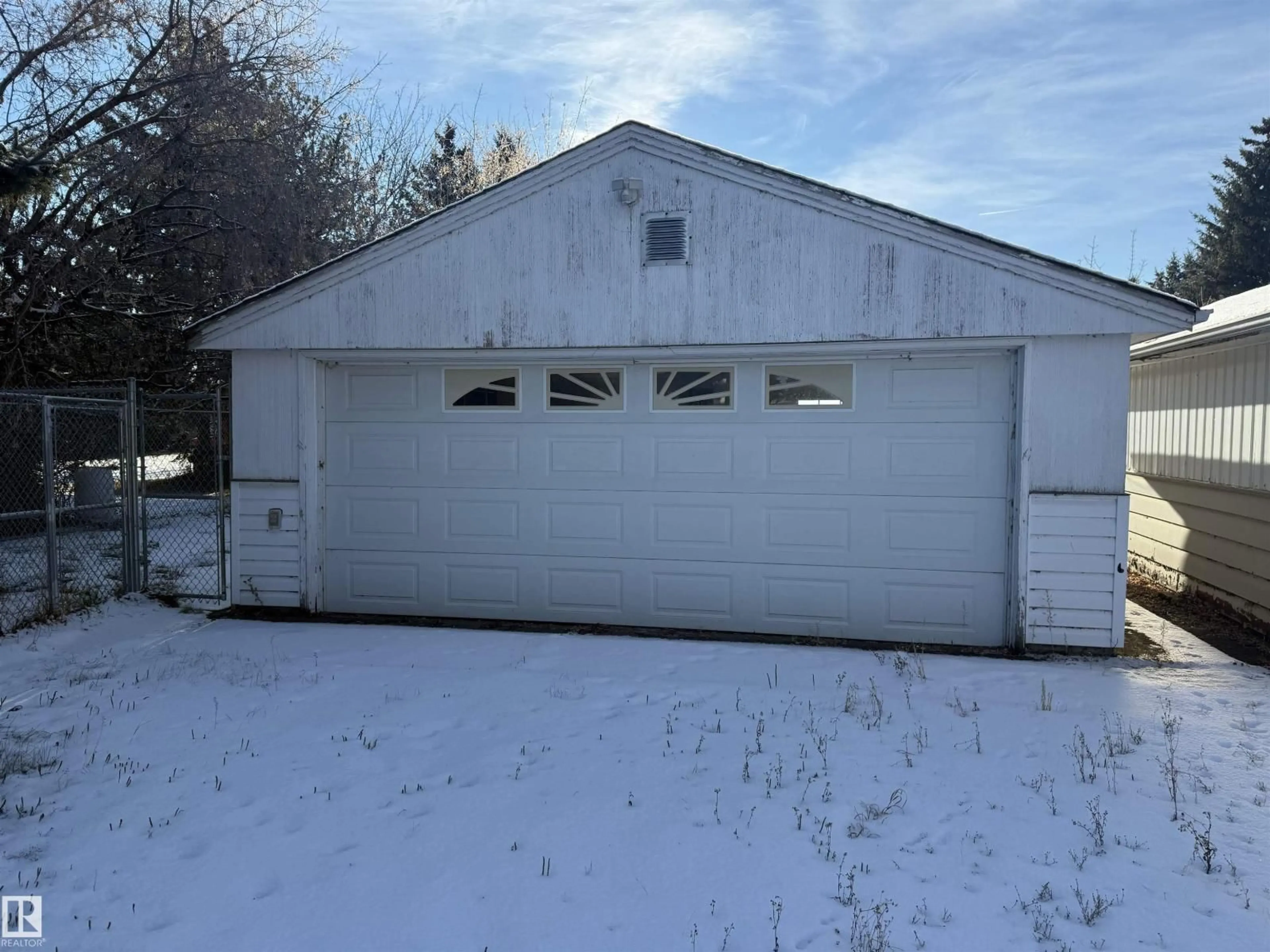 Indoor garage for 5107 49 AV, Andrew Alberta T0B0C0