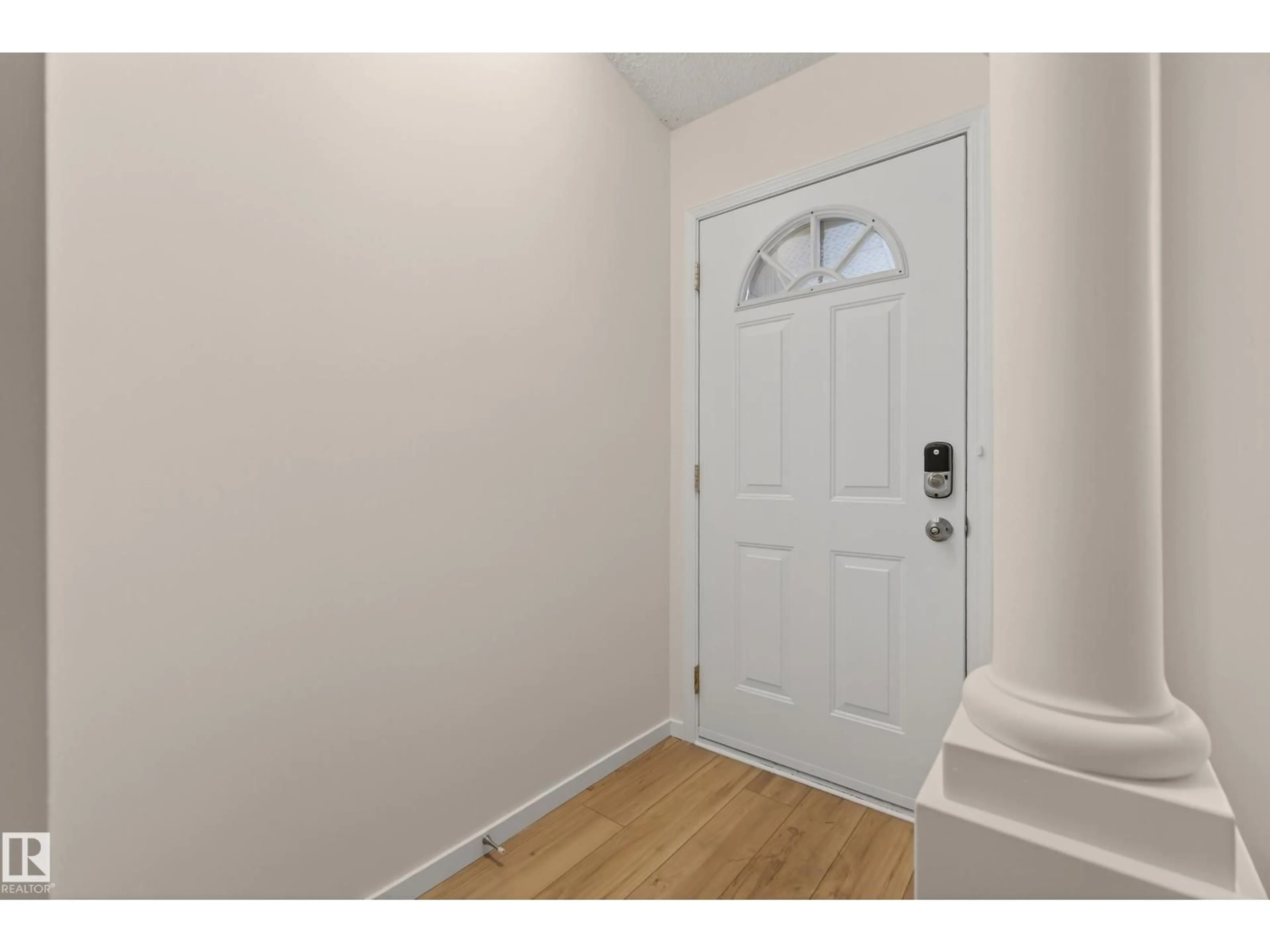 Indoor entryway for 11151 26 AV, Edmonton Alberta T6J5M7