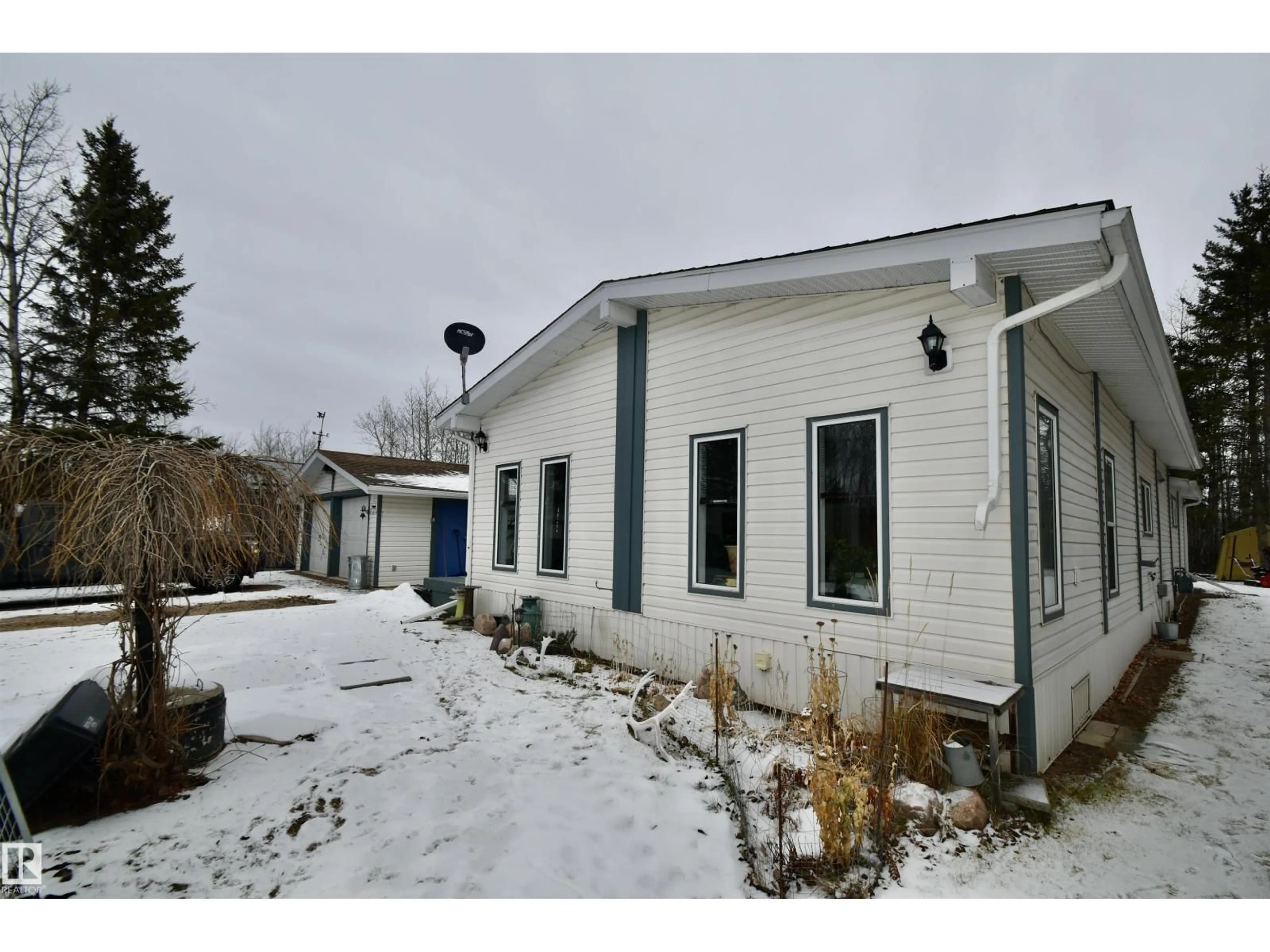 A pic from outside/outdoor area/front of a property/back of a property/a pic from drone, unknown for 113 - 331 RNG ROAD, Rural St. Paul County Alberta T0A2Y0