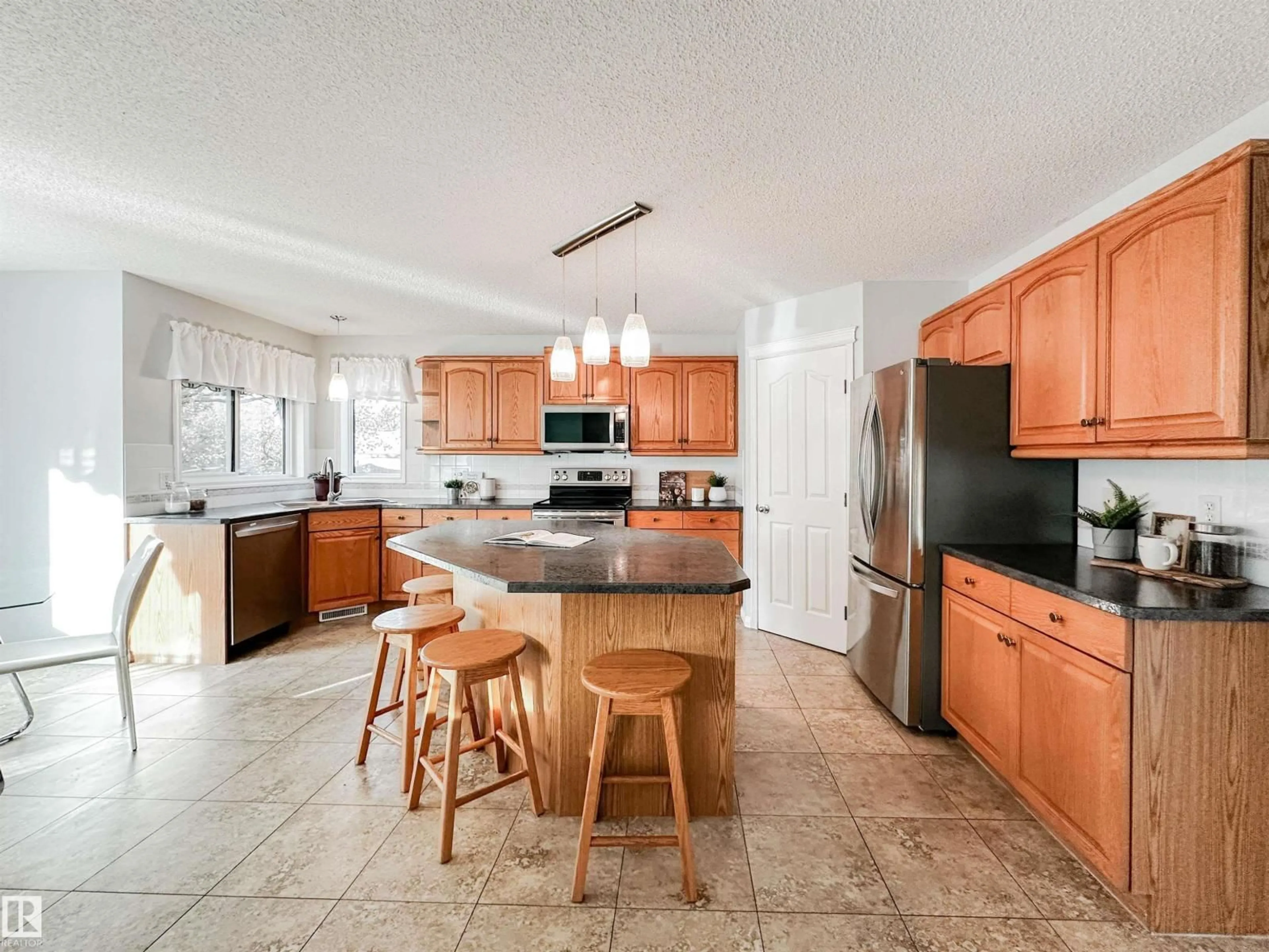 Open concept kitchen, ceramic/tile floor for 85 DUROCHER ST, St. Albert Alberta T8N6G8
