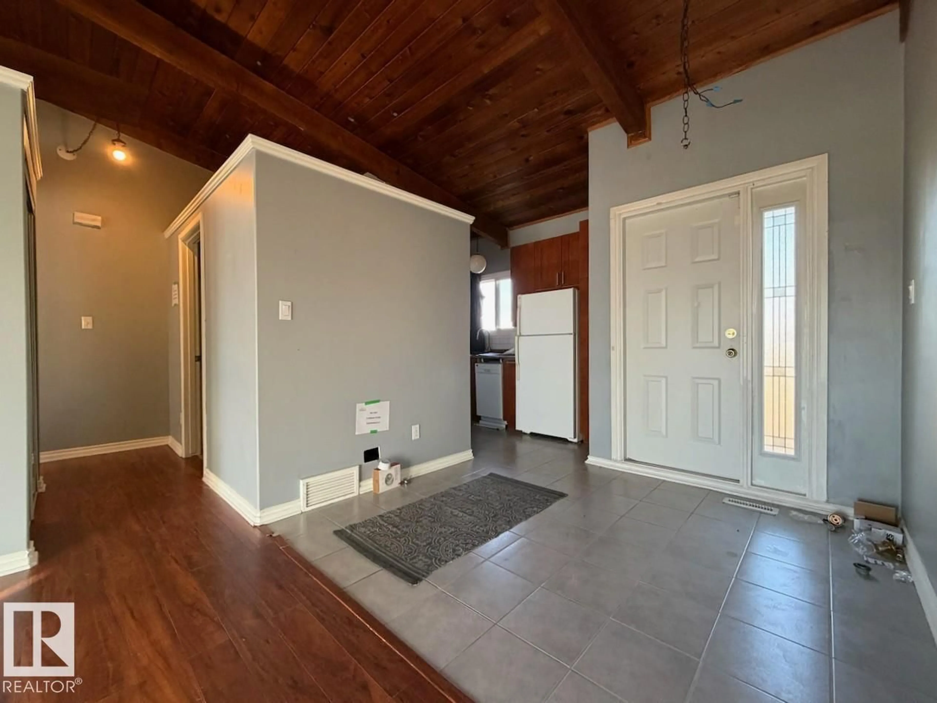 Indoor entryway for 254 RICHFIELD RD, Edmonton Alberta T6K0K4