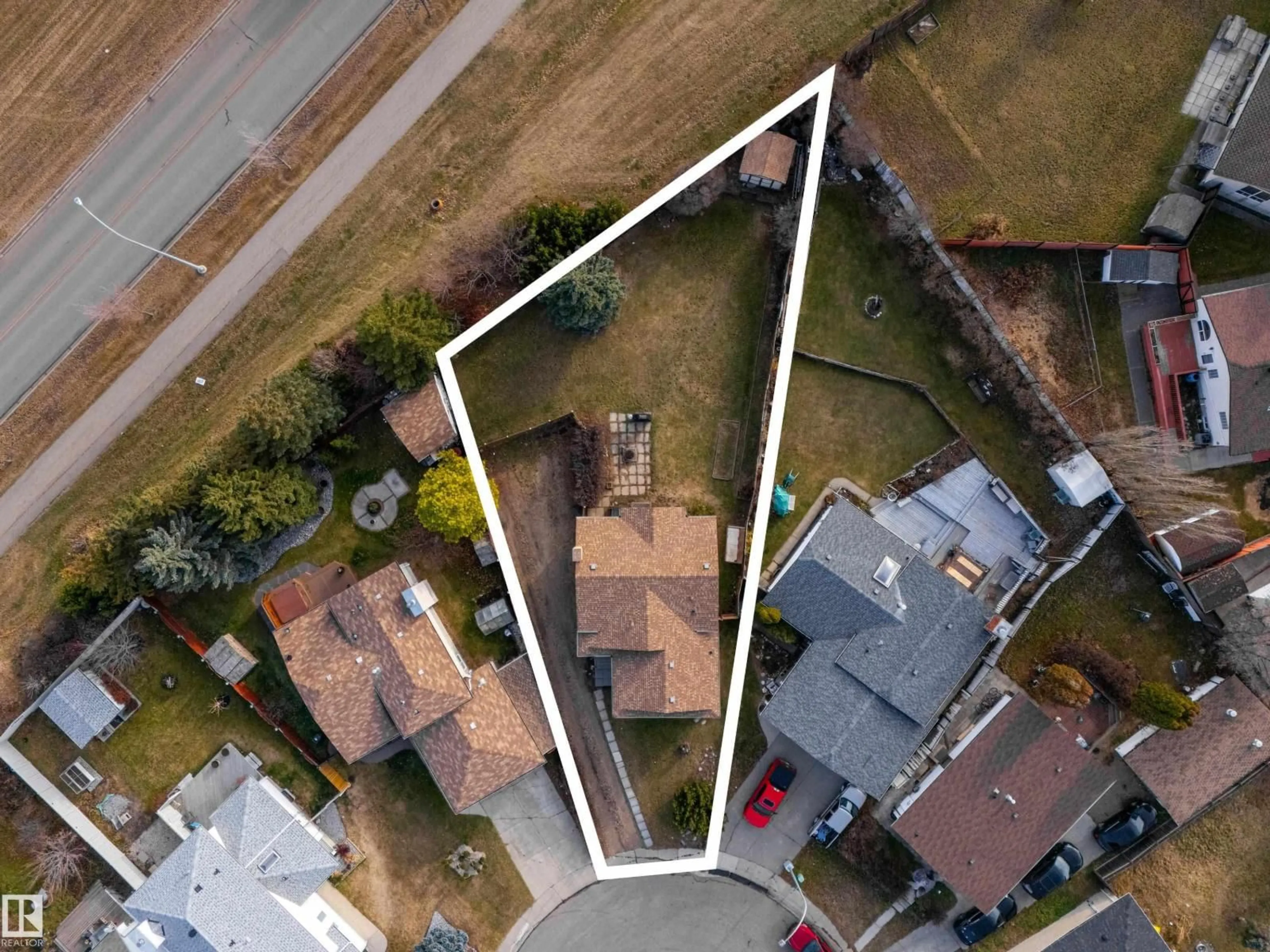 A pic from outside/outdoor area/front of a property/back of a property/a pic from drone, street for 1303 35 ST, Edmonton Alberta T6L2M2
