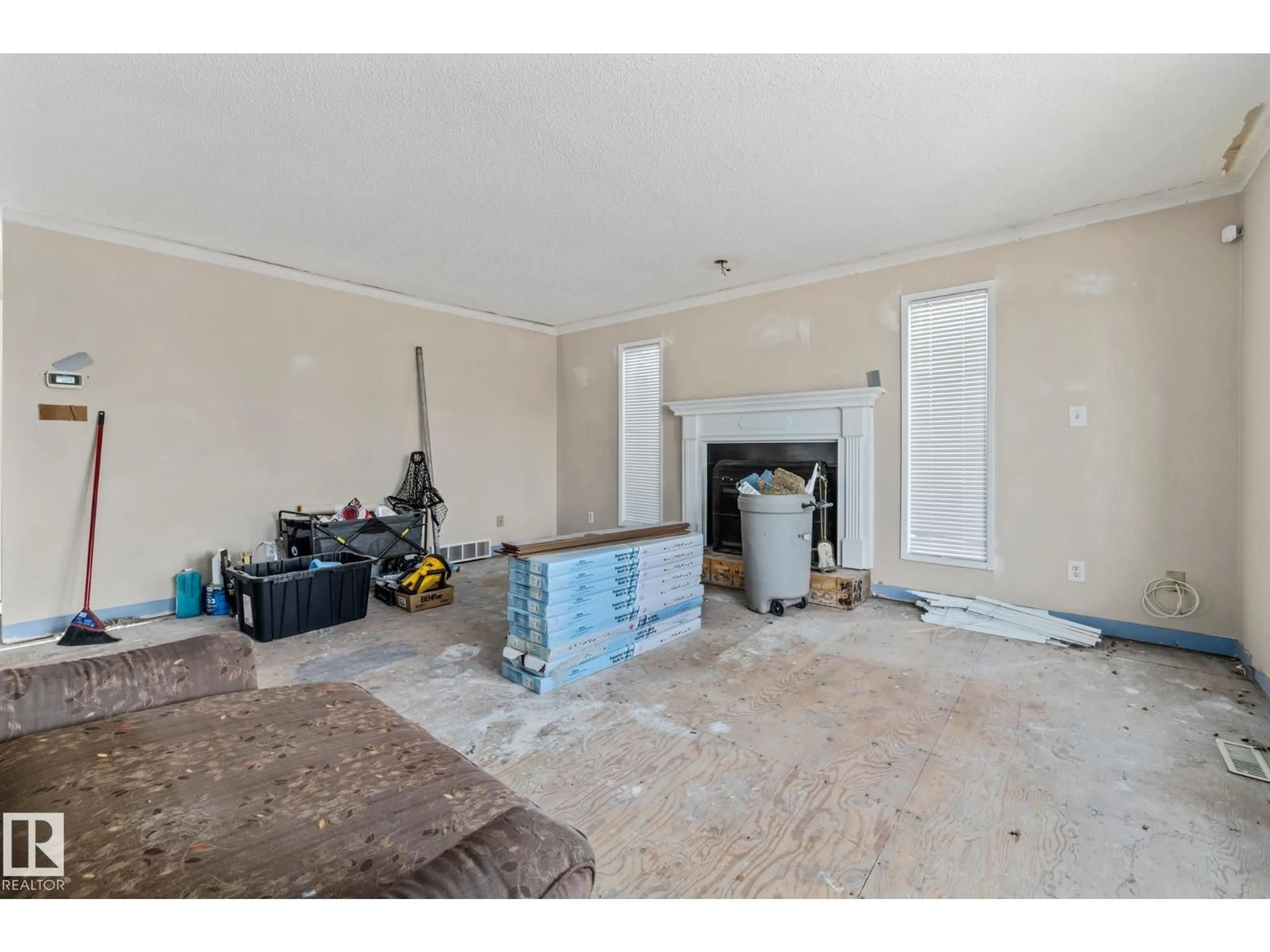 A pic of a room for 364 HUFFMAN CR, Edmonton Alberta T5A4C8