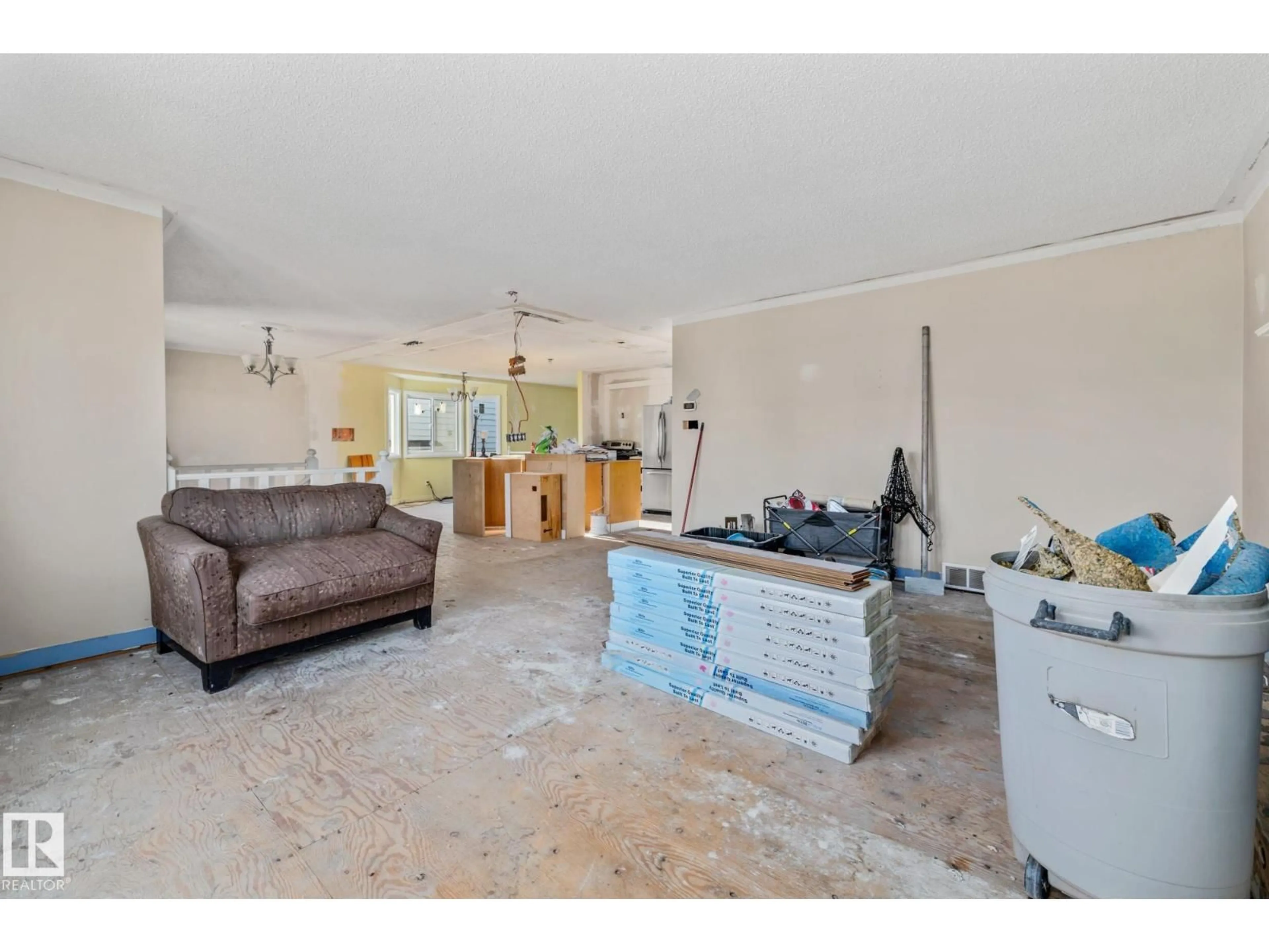 A pic of a room for 364 HUFFMAN CR, Edmonton Alberta T5A4C8