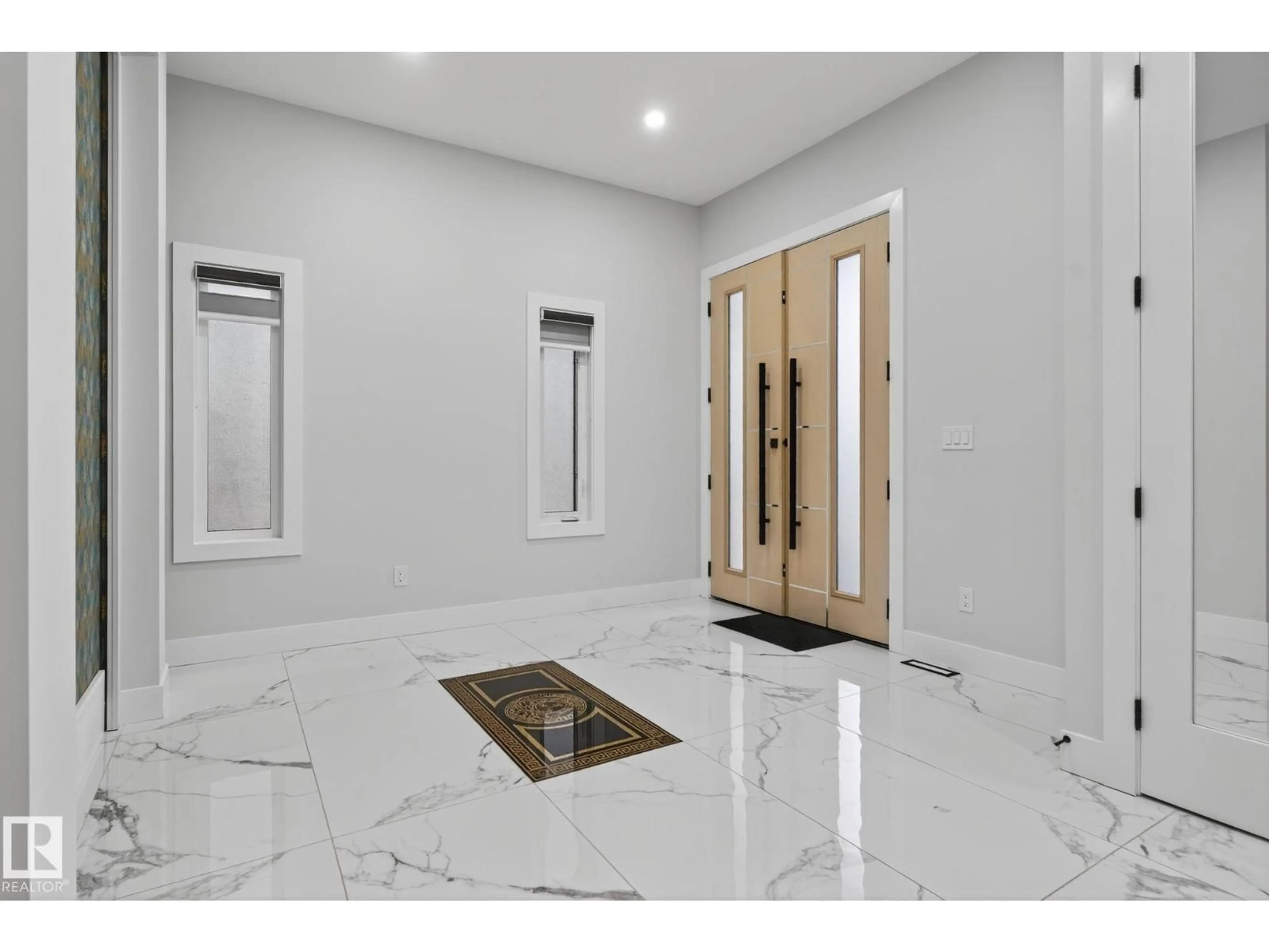 Indoor entryway for 1736 18 ST, Edmonton Alberta T6T2N2