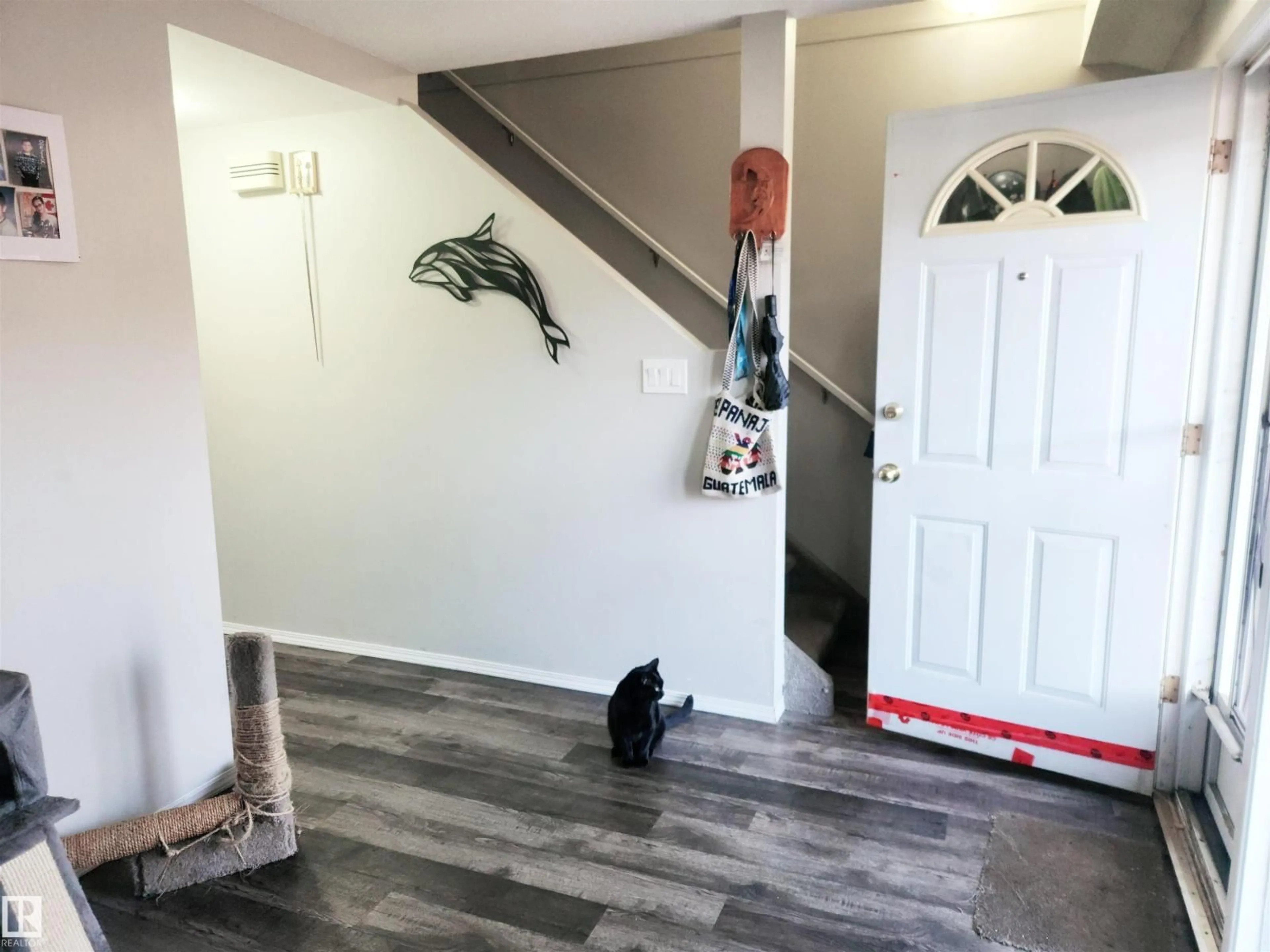 Indoor entryway for 162 ABBOTTSFIELD RD, Edmonton Alberta T5W4S9