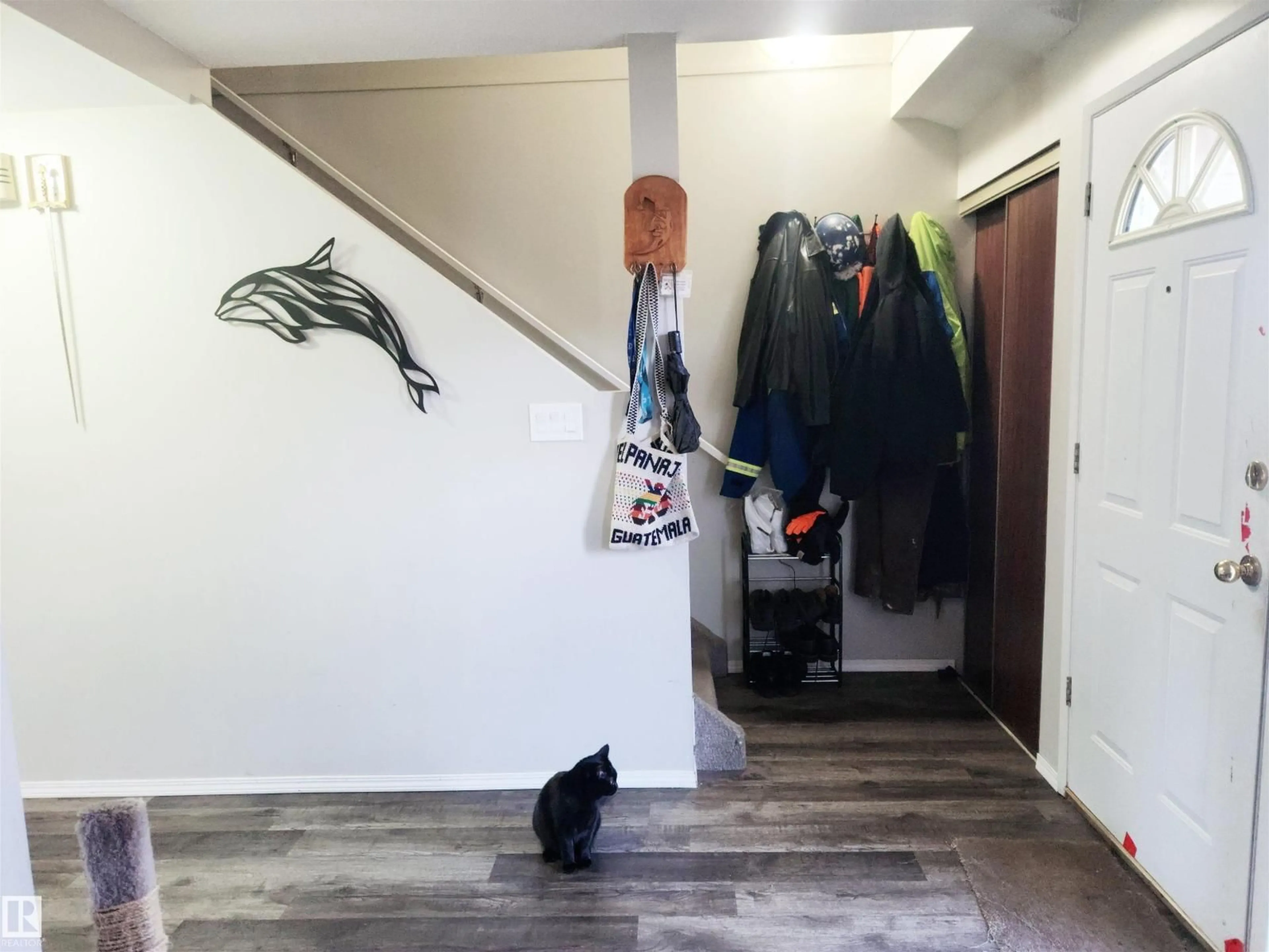 Indoor entryway for 162 ABBOTTSFIELD RD, Edmonton Alberta T5W4S9