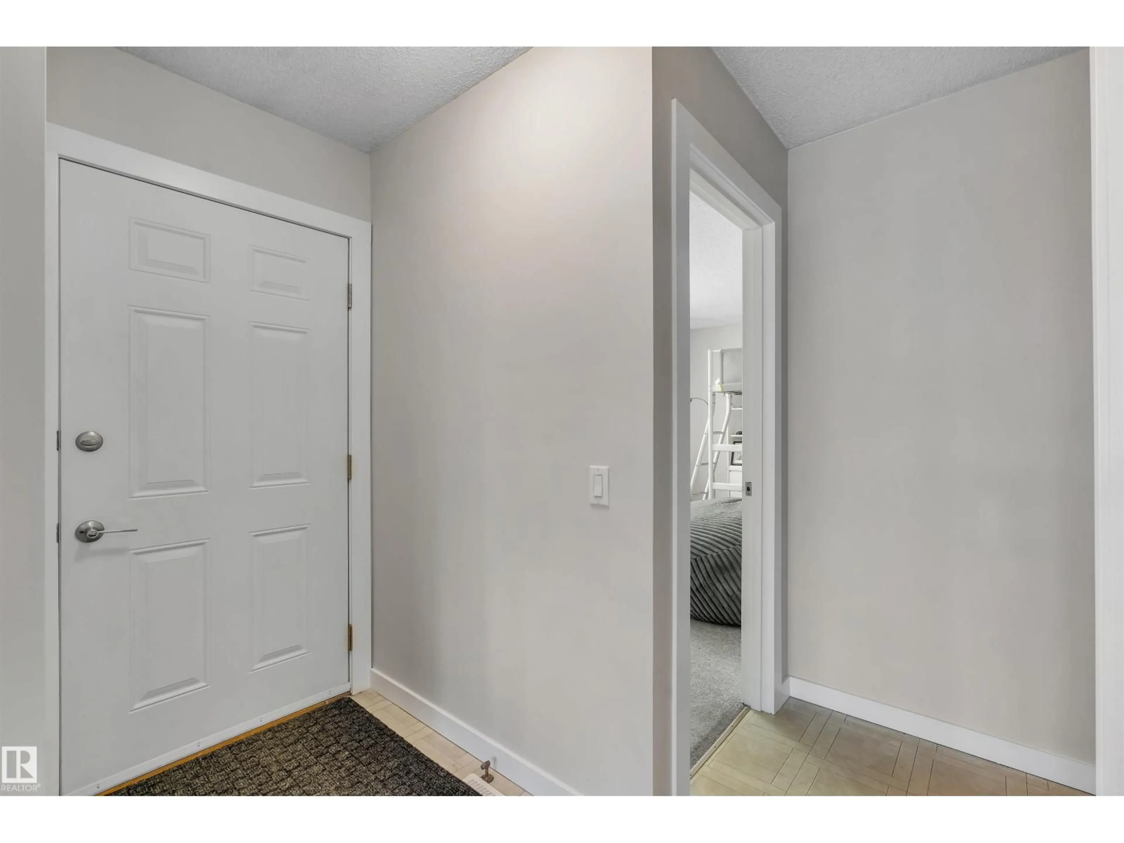 Indoor entryway for 232 RANCHVIEW PL, Calgary Alberta T4G1R7