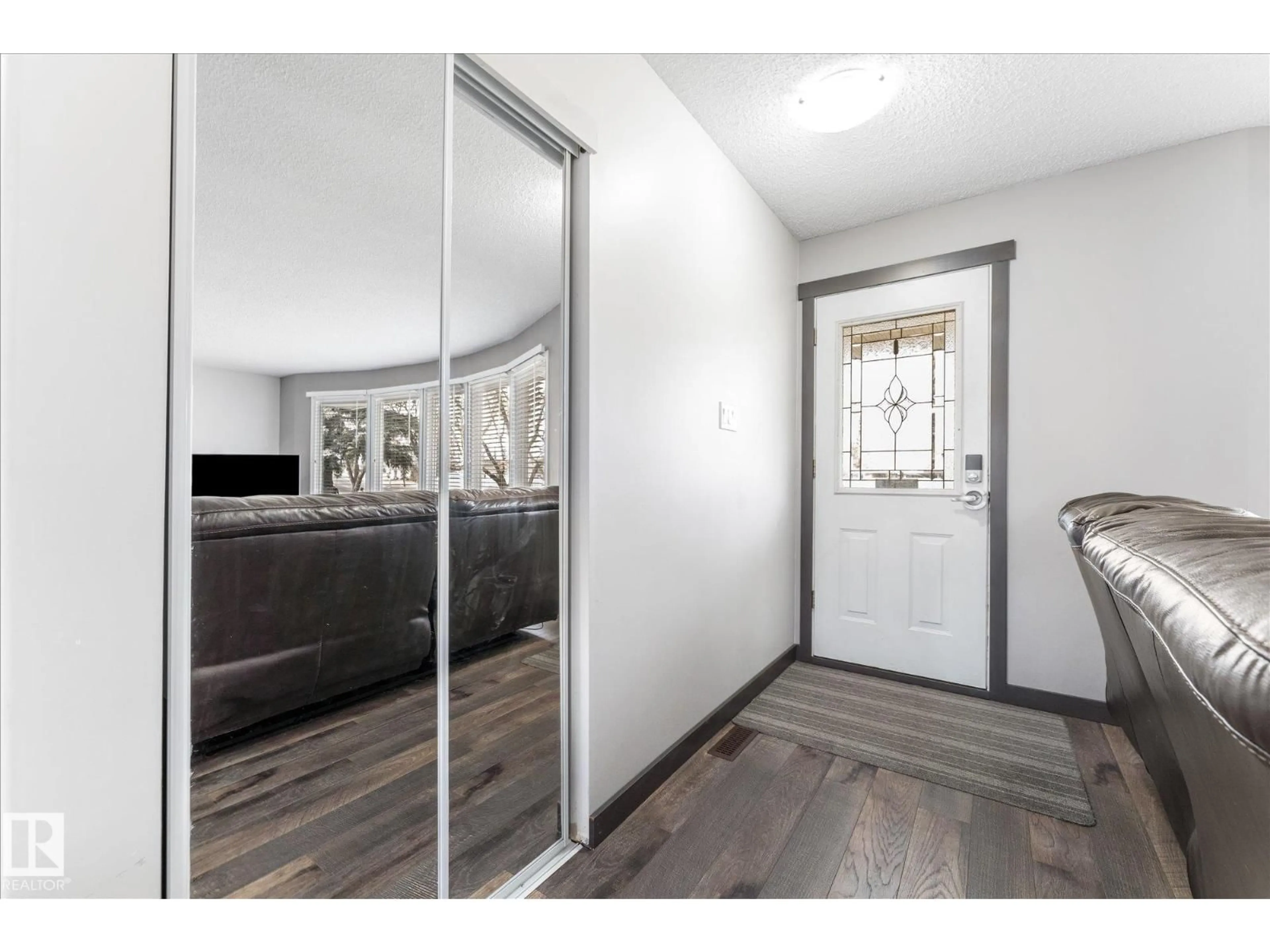 Indoor entryway for 140 BROOKWOOD DRIVE, Spruce Grove Alberta T7X1G6