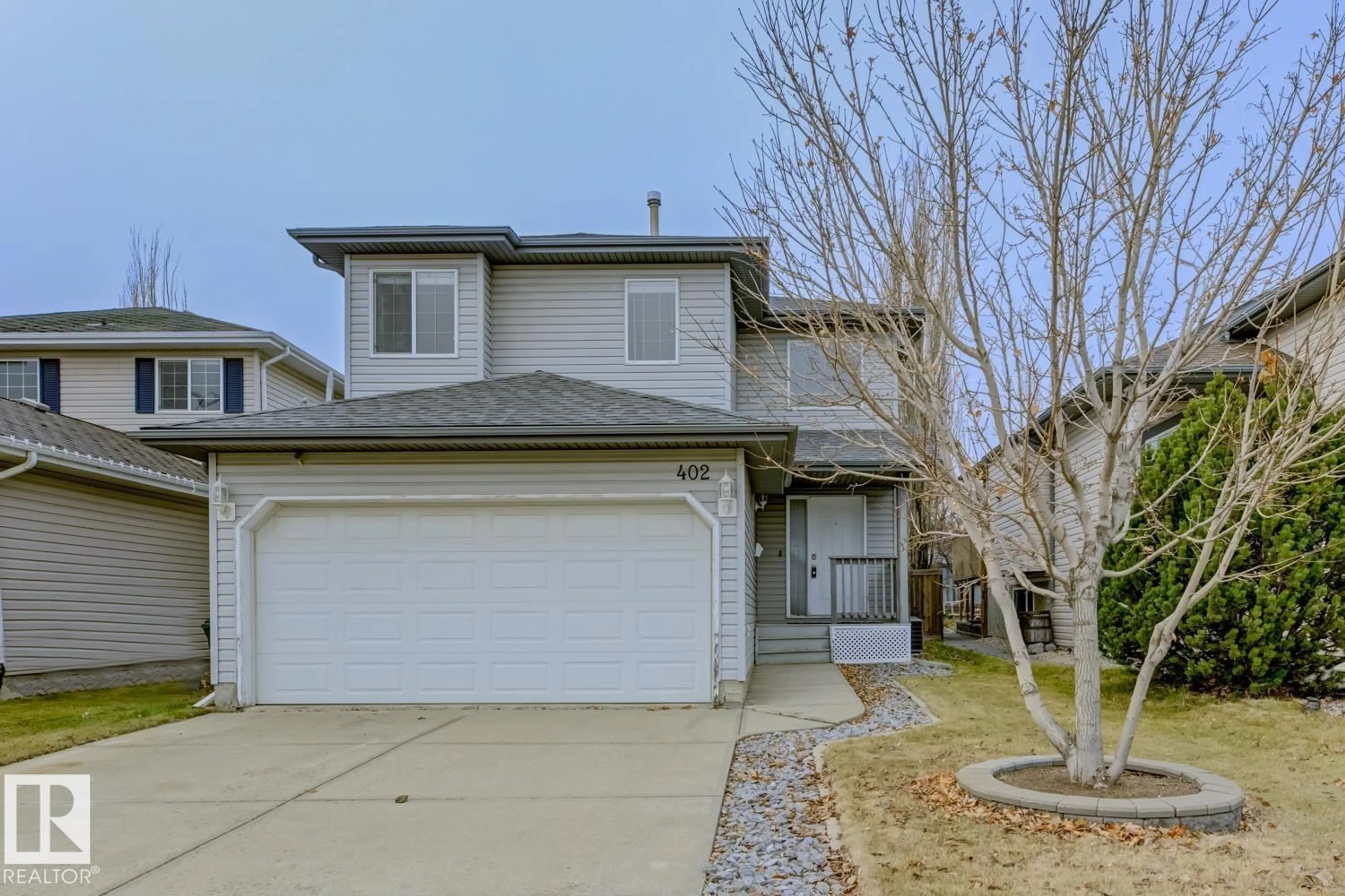 Home with vinyl exterior material, street for 402 FOXBORO WY, Sherwood Park Alberta T8A6K4