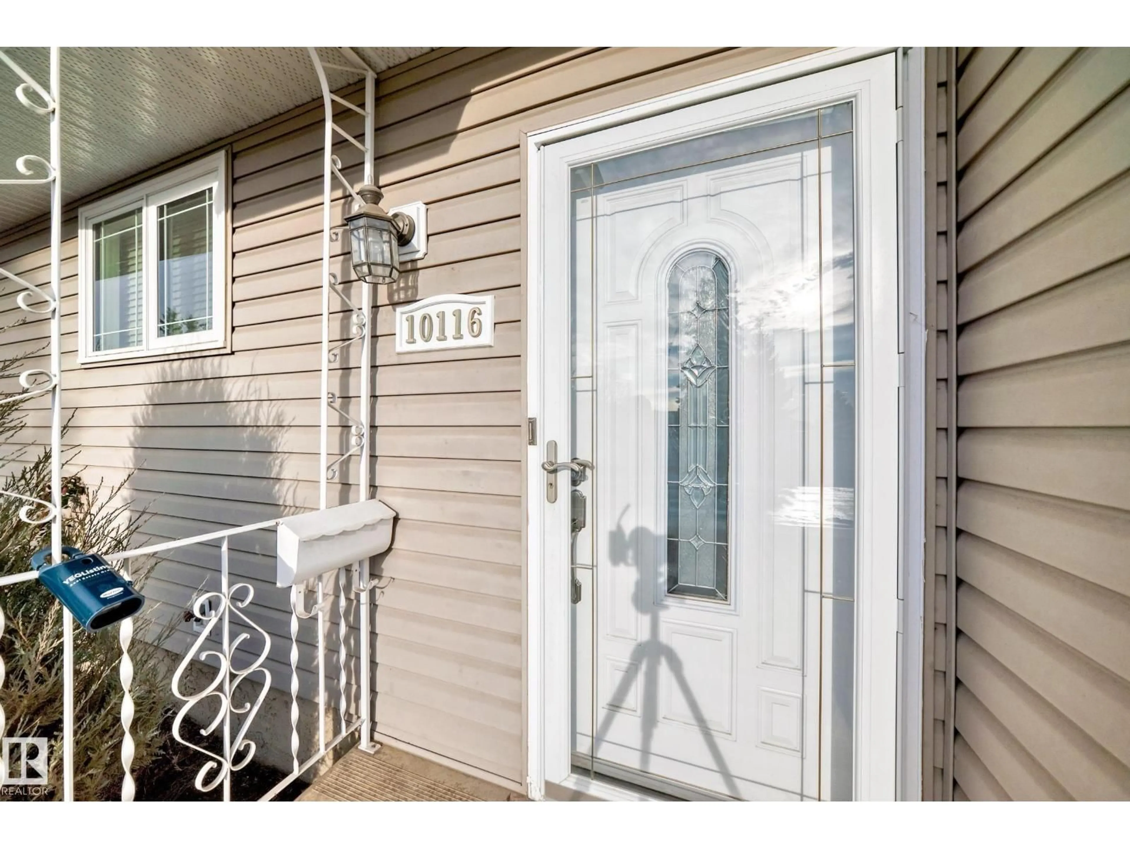 Indoor entryway for NW - 10116 166 AV, Edmonton Alberta T5X2G5