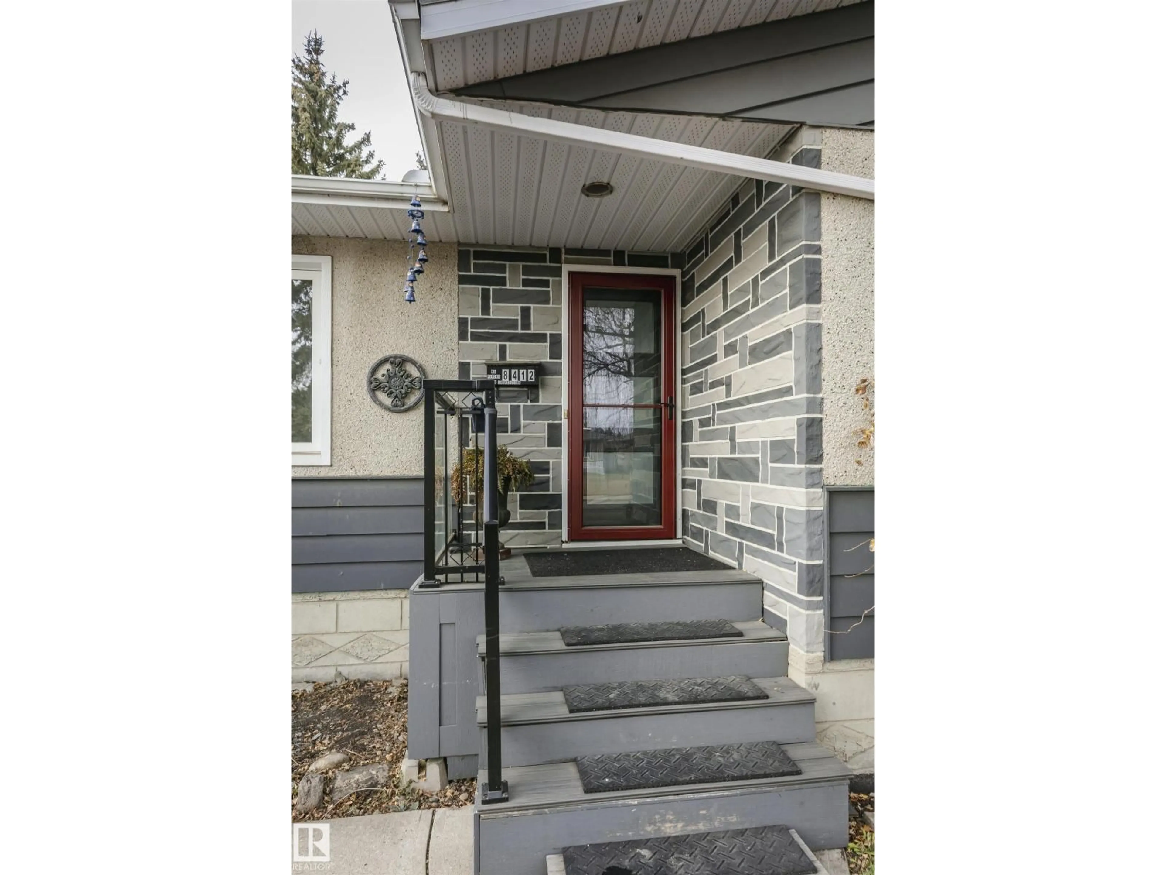 Indoor entryway for 8412 71 ST, Edmonton Alberta T6B1X4