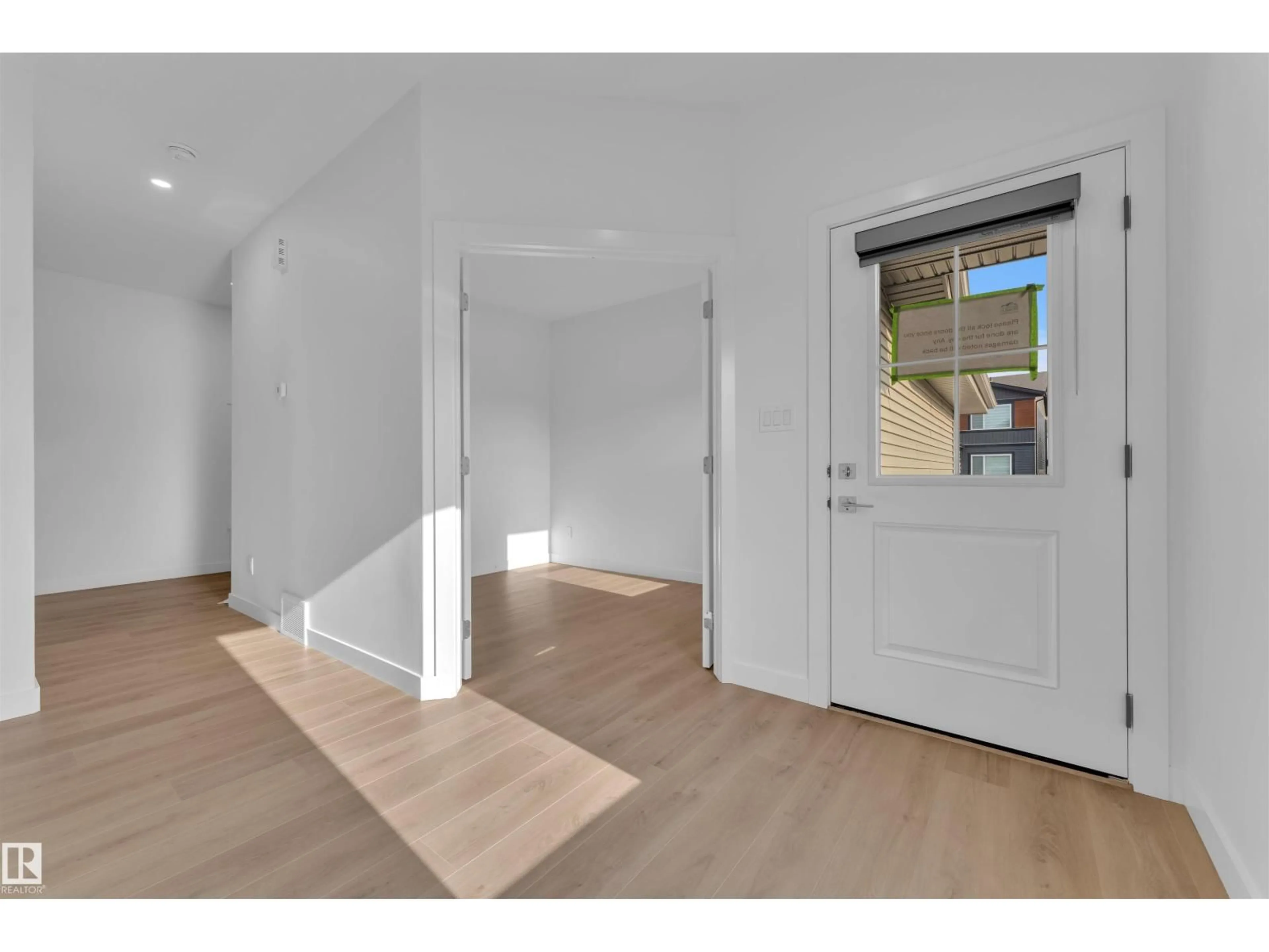 Indoor entryway for 2 COBBLESTONE GA, Spruce Grove Alberta T7X3H1