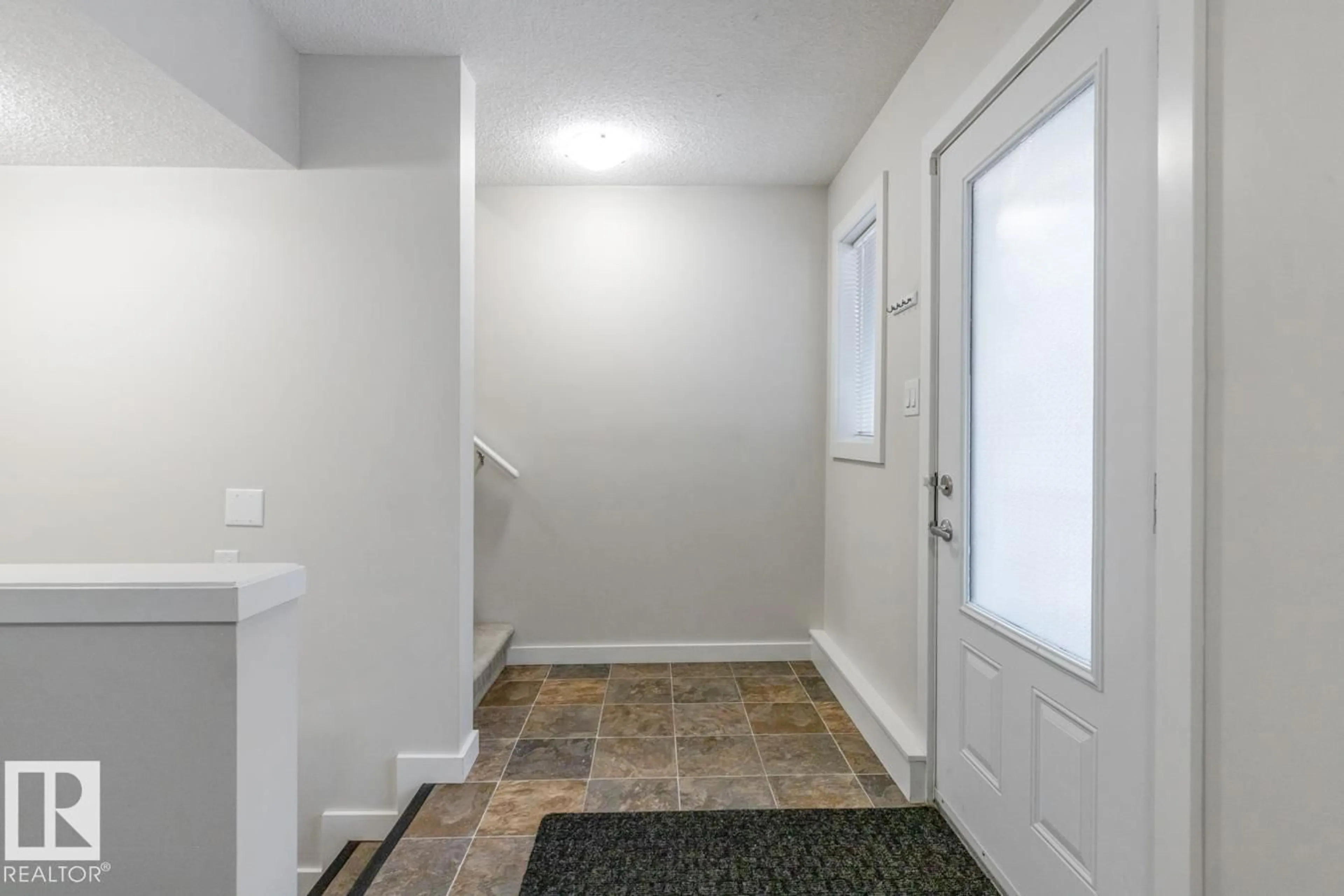 Indoor entryway for 655 - 112 WATT BV, Edmonton Alberta T6X0Y2