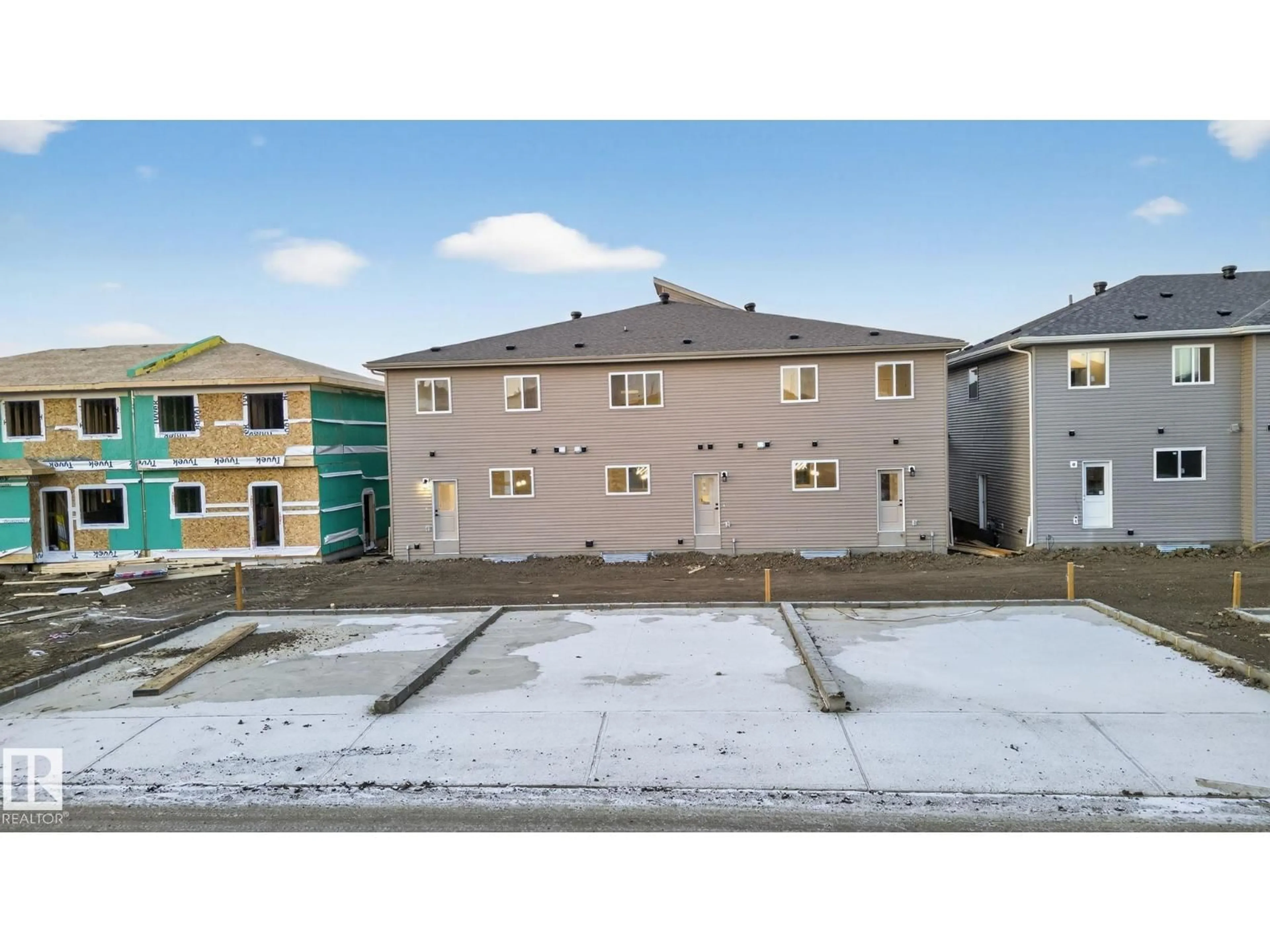 A pic from outside/outdoor area/front of a property/back of a property/a pic from drone, building for 132 PIERWYCK LO, Spruce Grove Alberta T7X4G2