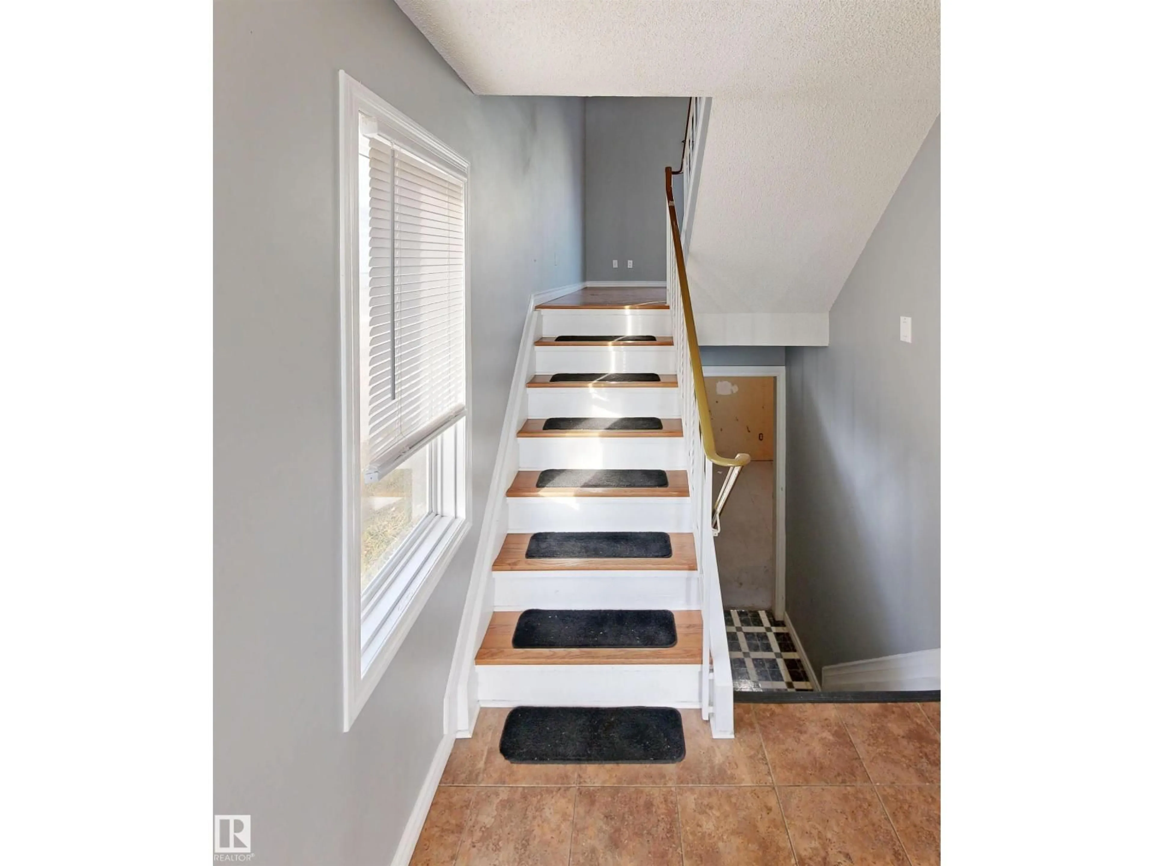 Stairs for 5224 146 AV, Edmonton Alberta T5A3L6
