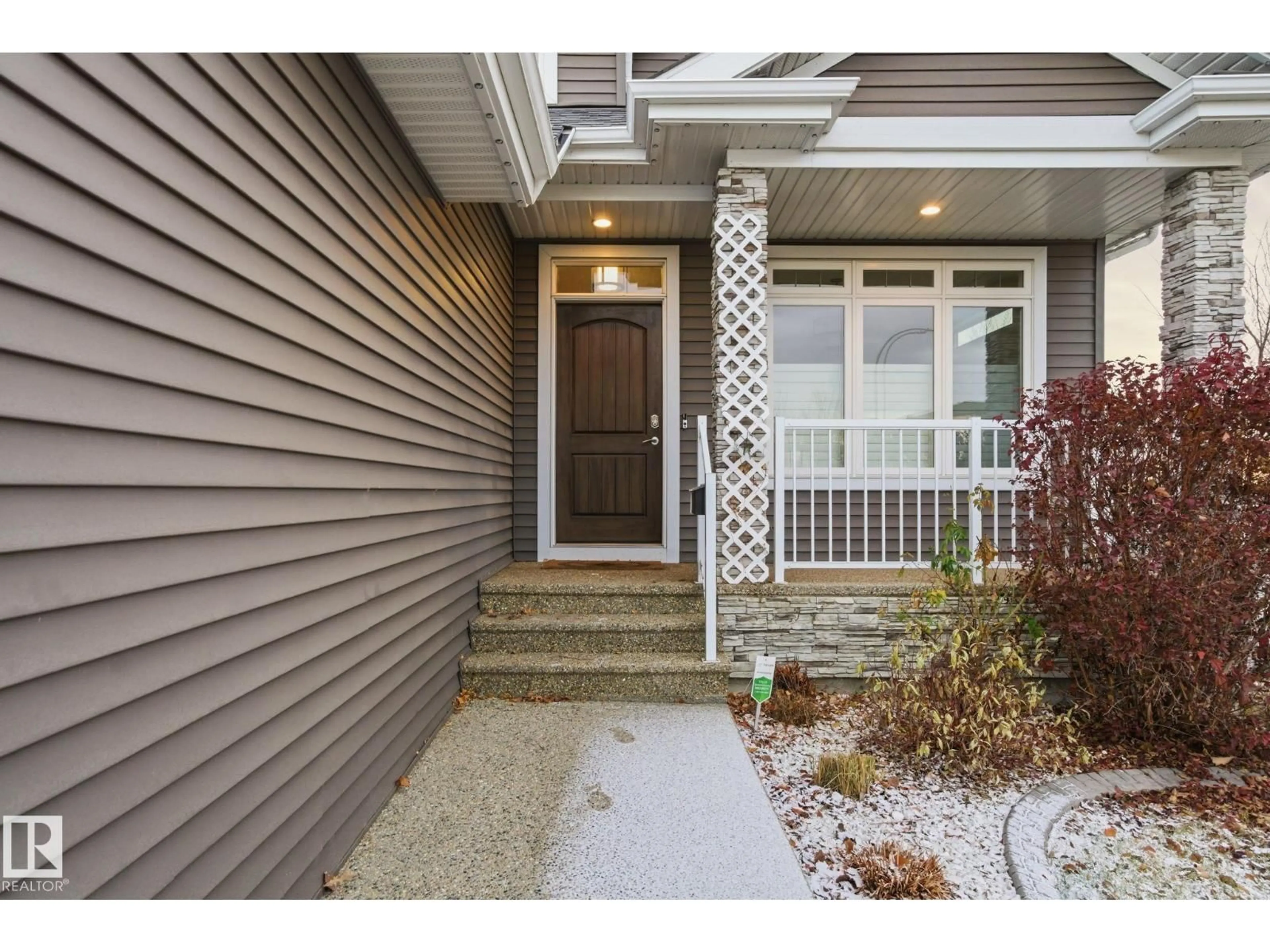 Indoor entryway for 1 LINCOLN, Spruce Grove Alberta T7X0N5